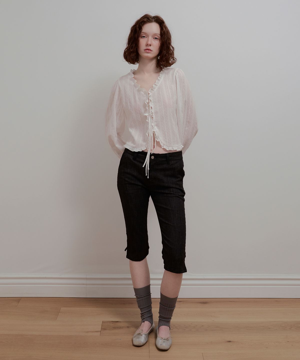 아옵트(AOPT) RUFFLE RIBBON BLOUSE - WHITE