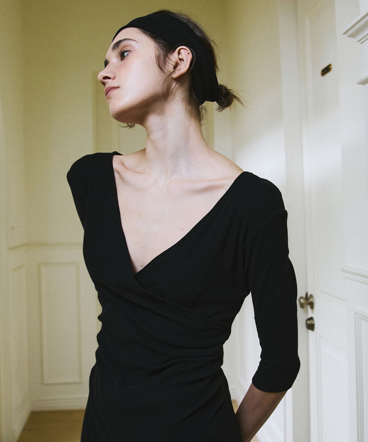 그린버터(GREENBUTTER) Shirring Wrap Dress (Black)