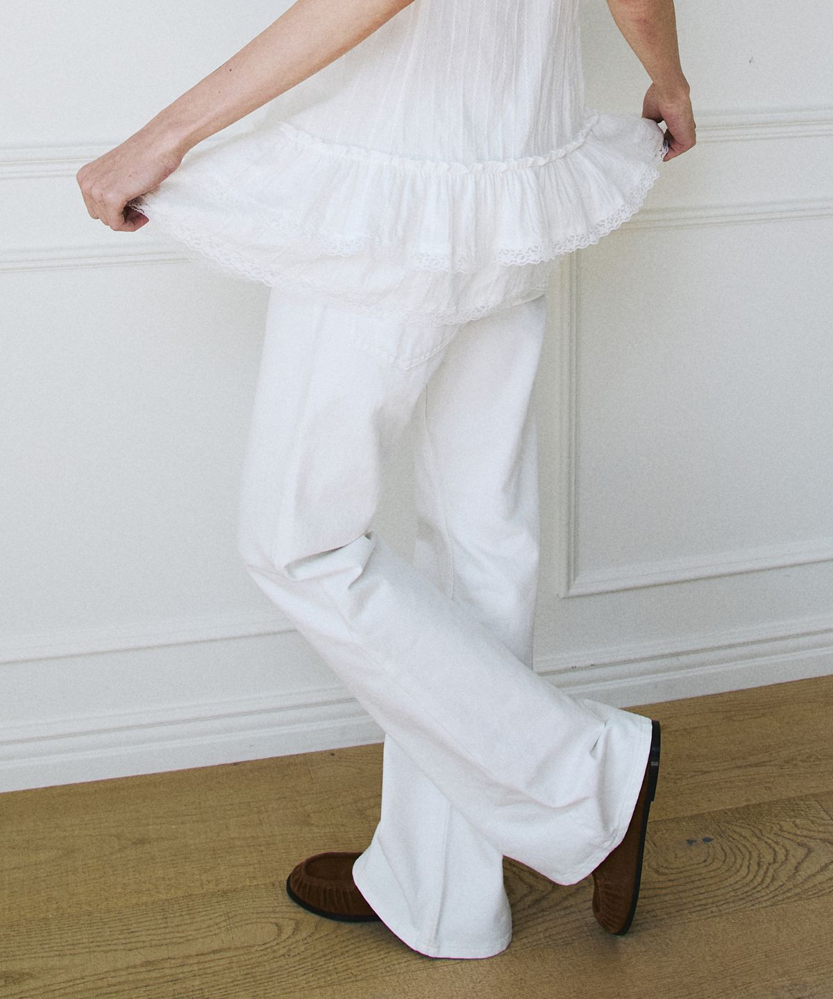 그린버터(GREENBUTTER) Boot-Cut Denim Pants (Ivory)