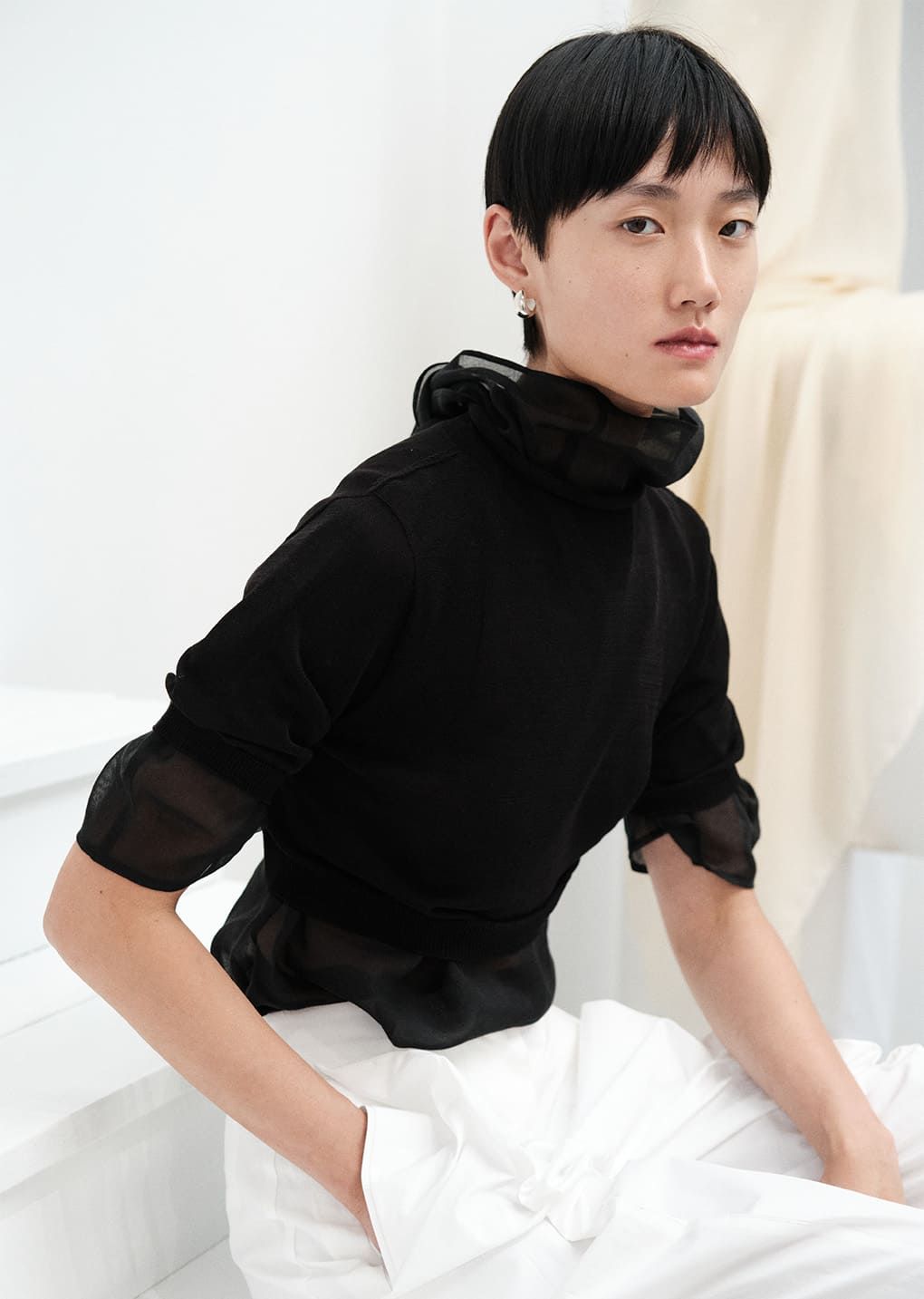 MUSINSA公式 | AMOMENTO KNOTTED COLLAR TOP (3COLORS)