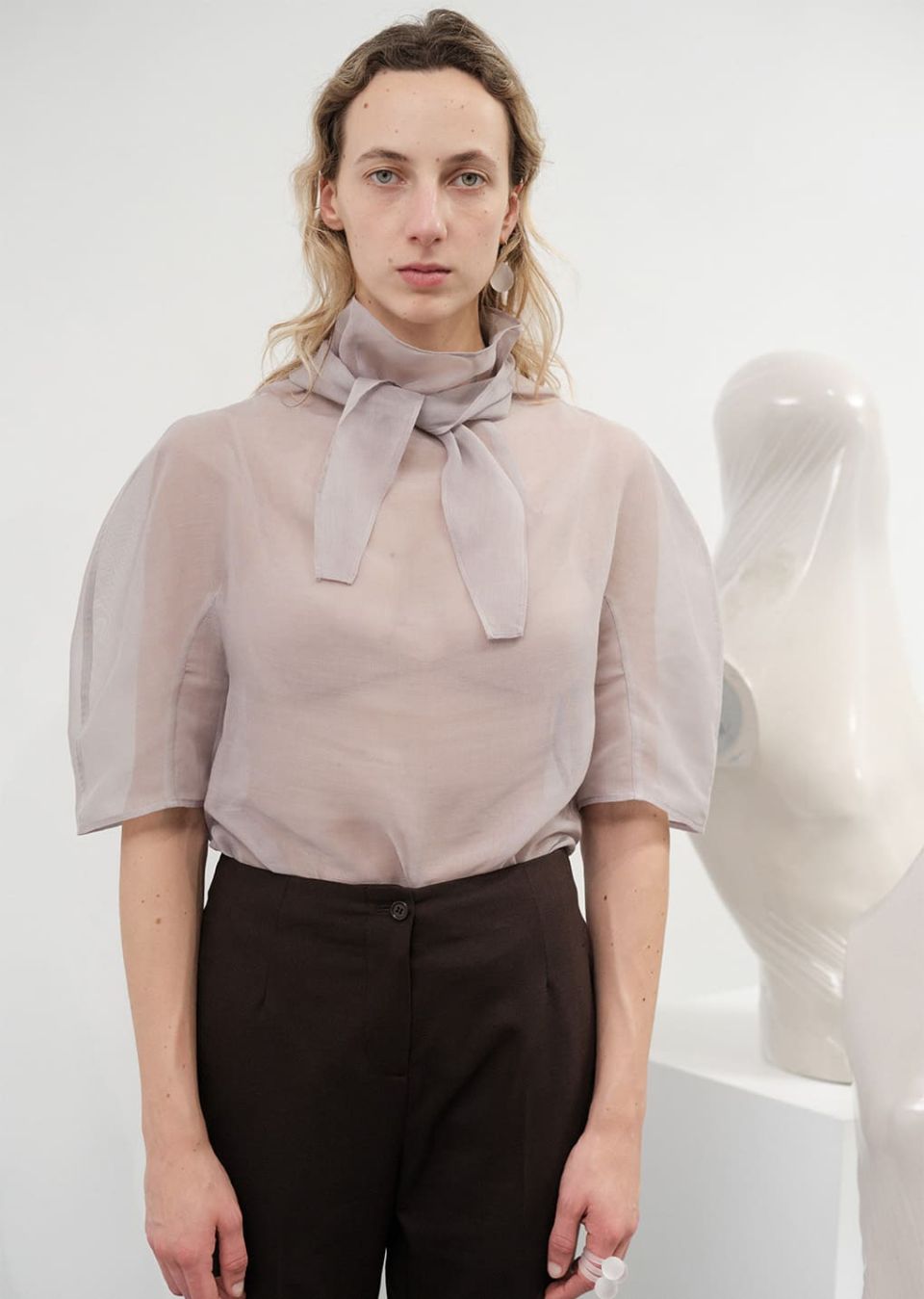 MUSINSA公式 | AMOMENTO KNOTTED COLLAR TOP (3COLORS)