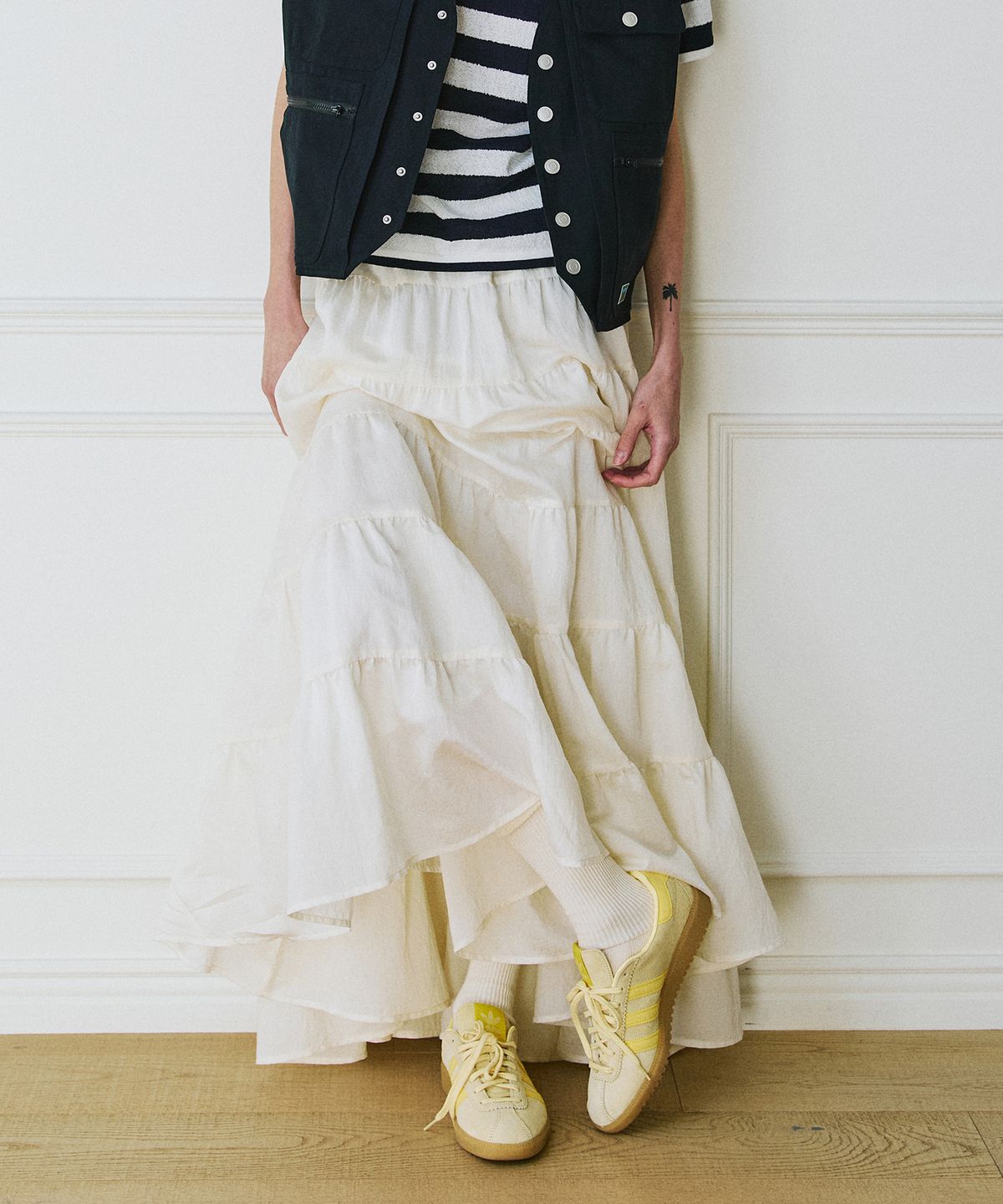 그린버터(GREENBUTTER) Cancan Ruffle Long Skirt (Cream)