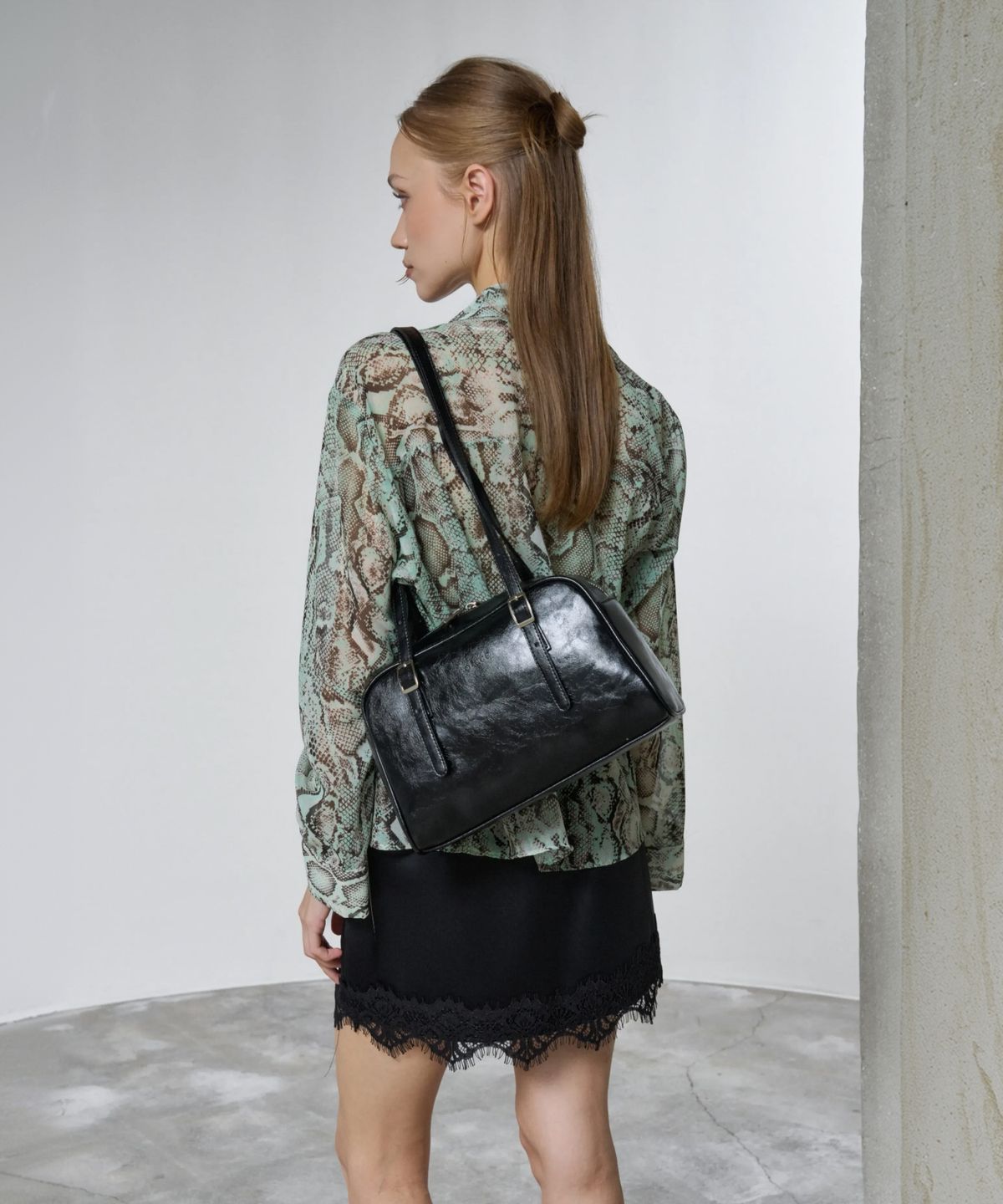 고세(GOCCE) 애쉴론 버클 숄더백 Echelon Buckle Shoulder Bag GJ525K