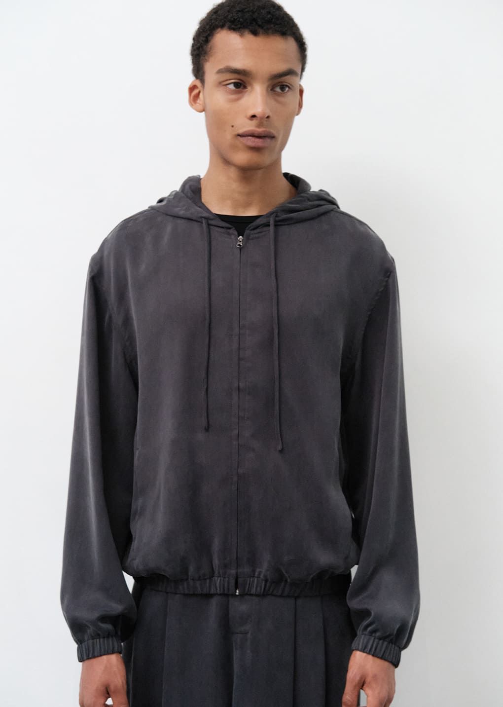 아모멘토(AMOMENTO) CUPRO HOOD ZIP-UP JUMPER (2COLORS