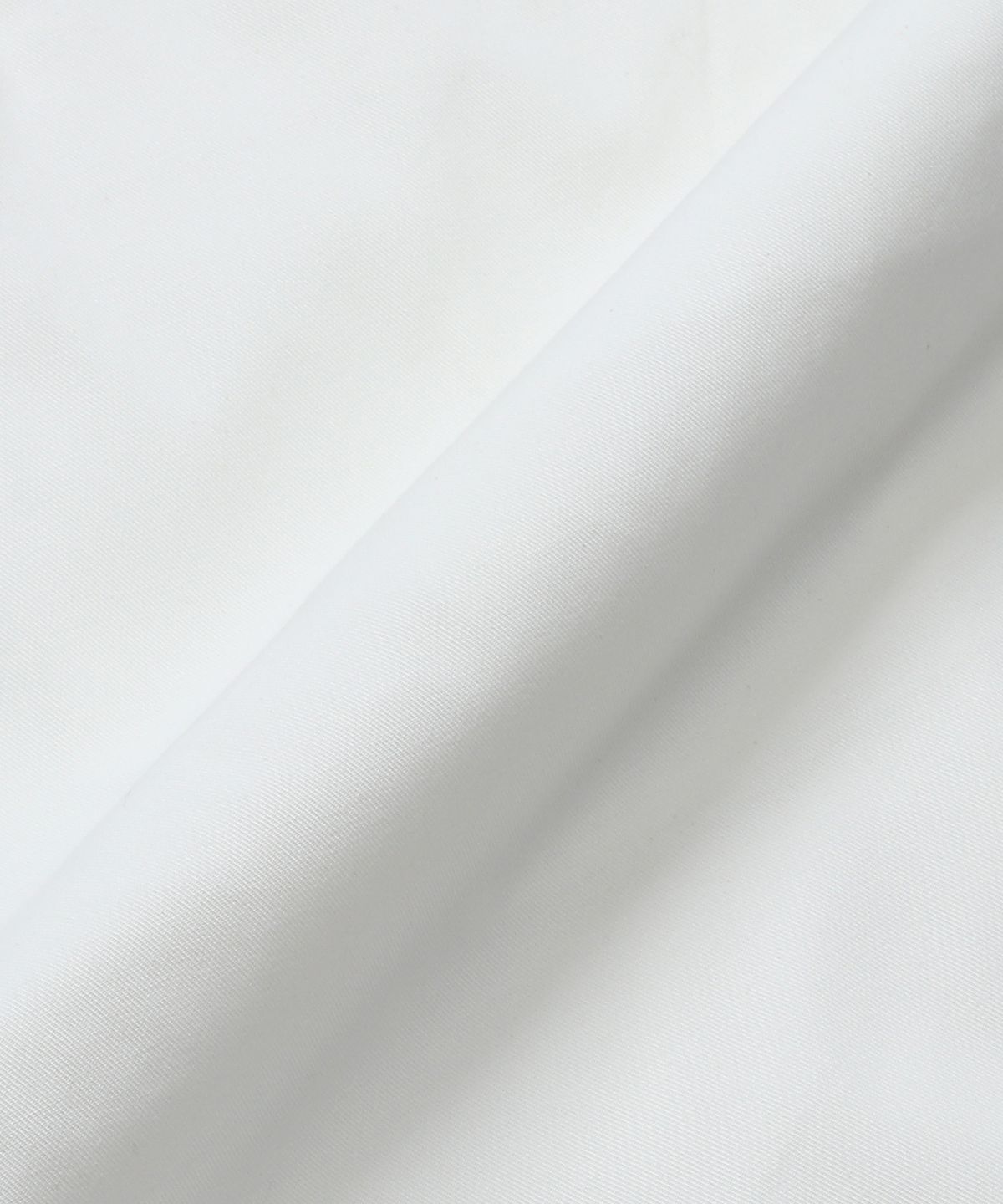 커넥트킨록(CONNECT KINLOCH) 투 턱 하프팬츠 (화이트)