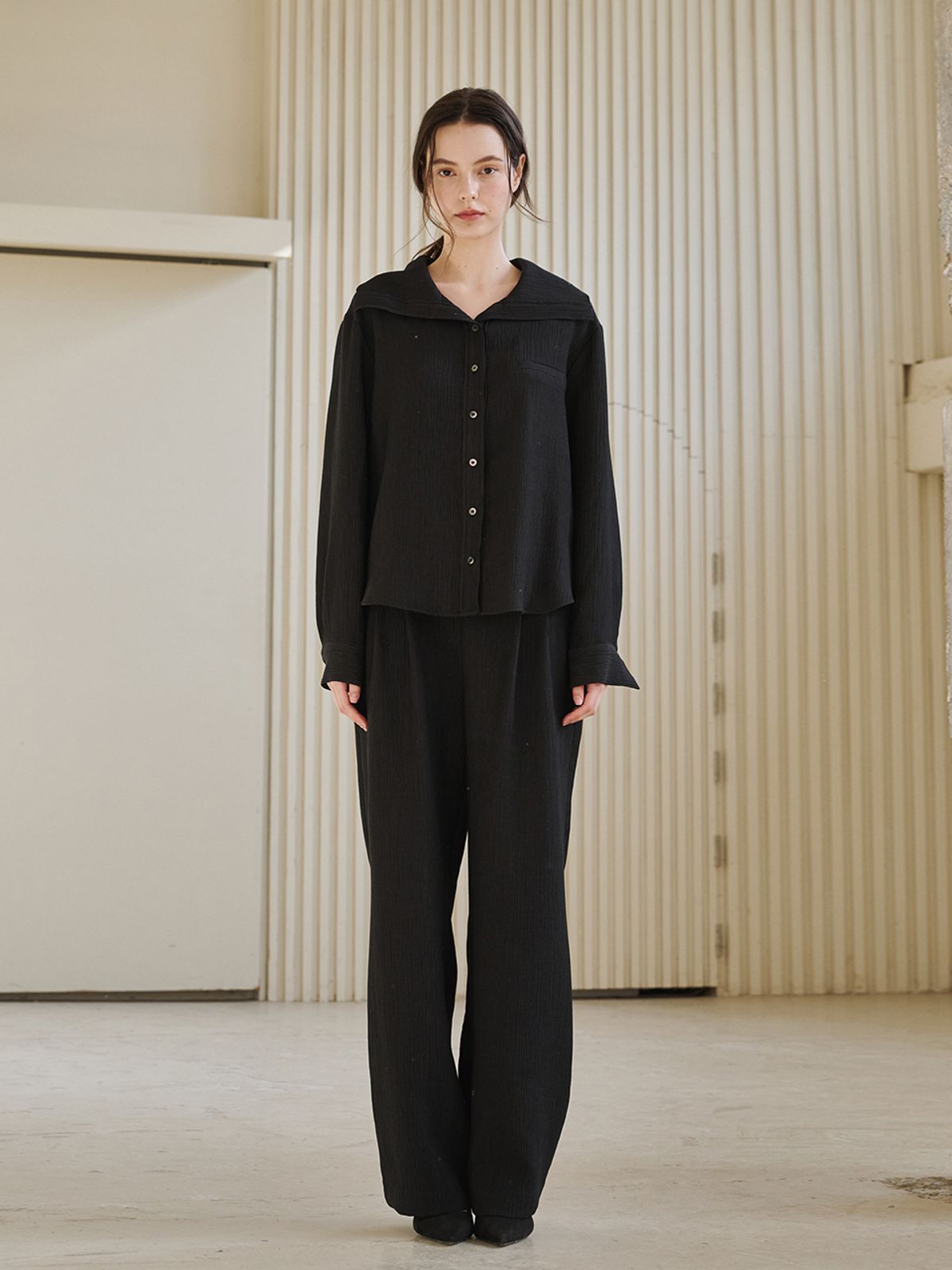 누브(NOUVE) 세일러 카라 링클 블라우스 - 블랙 / Sailor Collar Wrinkle Blouse -Black