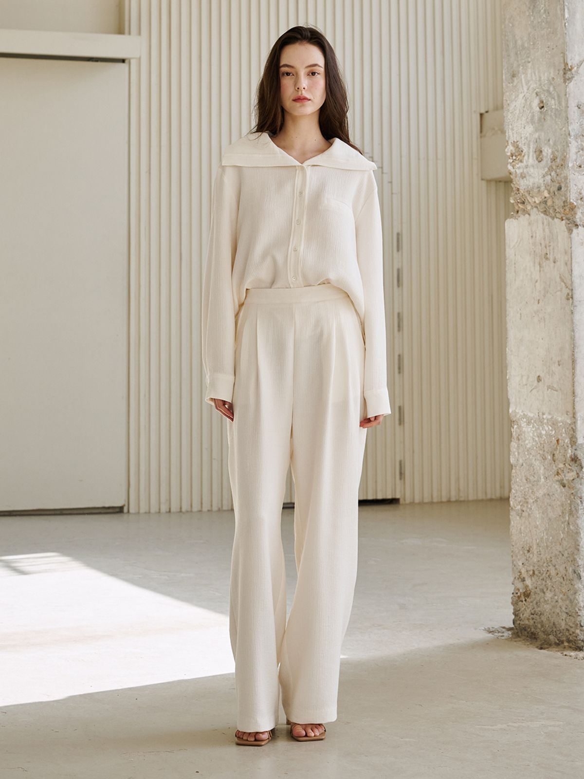 누브(NOUVE) 세일러 카라 링클 블라우스 - 아이보리 / Sailor Collar Wrinkle Blouse - Ivory