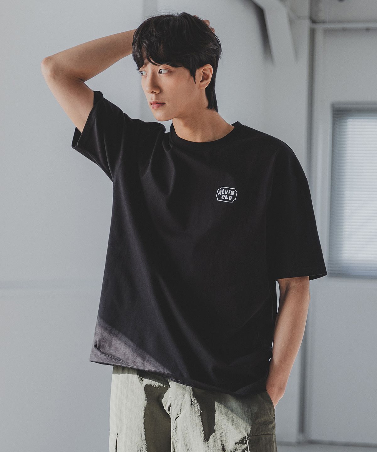 앨빈클로(ALVINCLO) 시그니처 로고 레귤러핏 반팔티 AST4777 (2 COLOR)