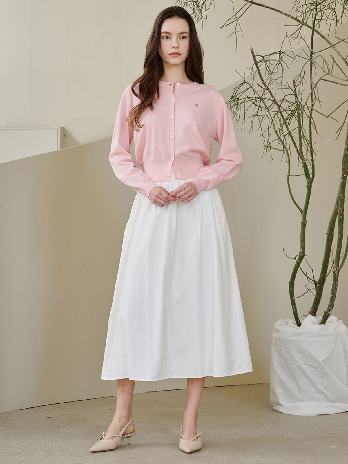 누브(NOUVE) 라운드 넥 클래식 가디건 - 핑크 / Round Neck Classic Cardigan - Pink