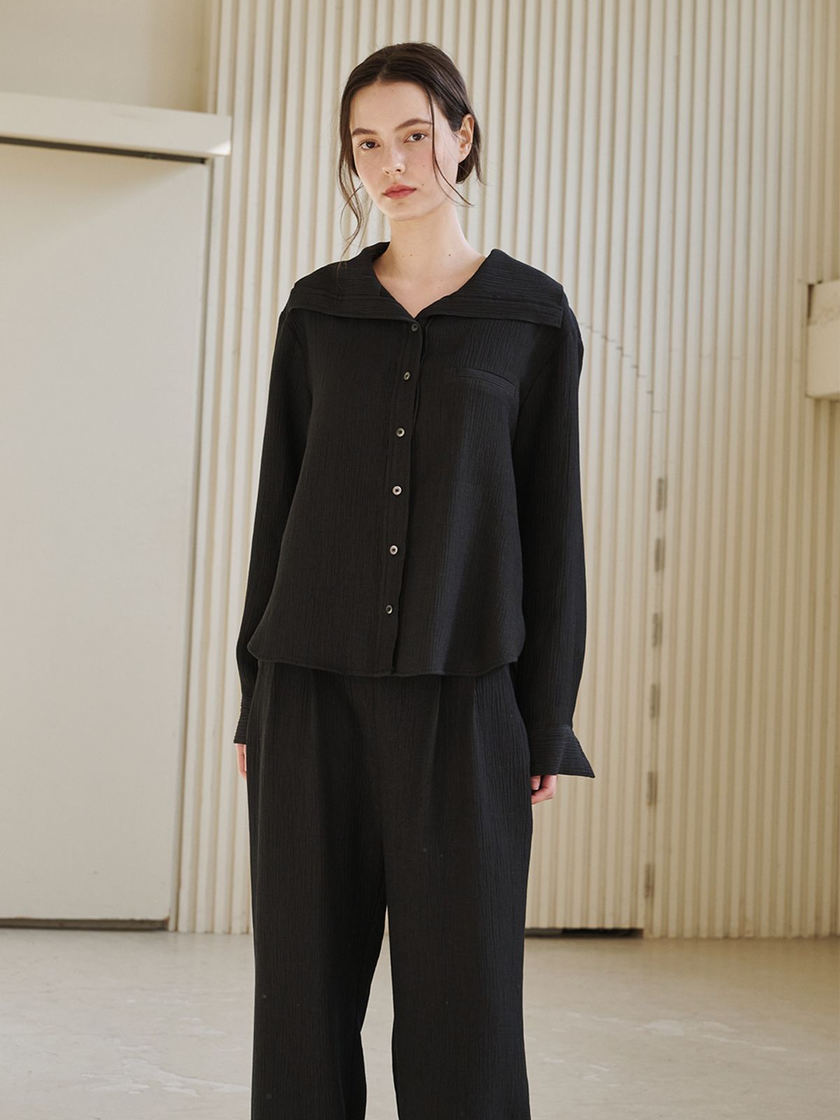 누브(NOUVE) 세일러 카라 링클 블라우스 셋업 - 블랙 / Sailor Collar Wrinkle Blouse Set Up - Black