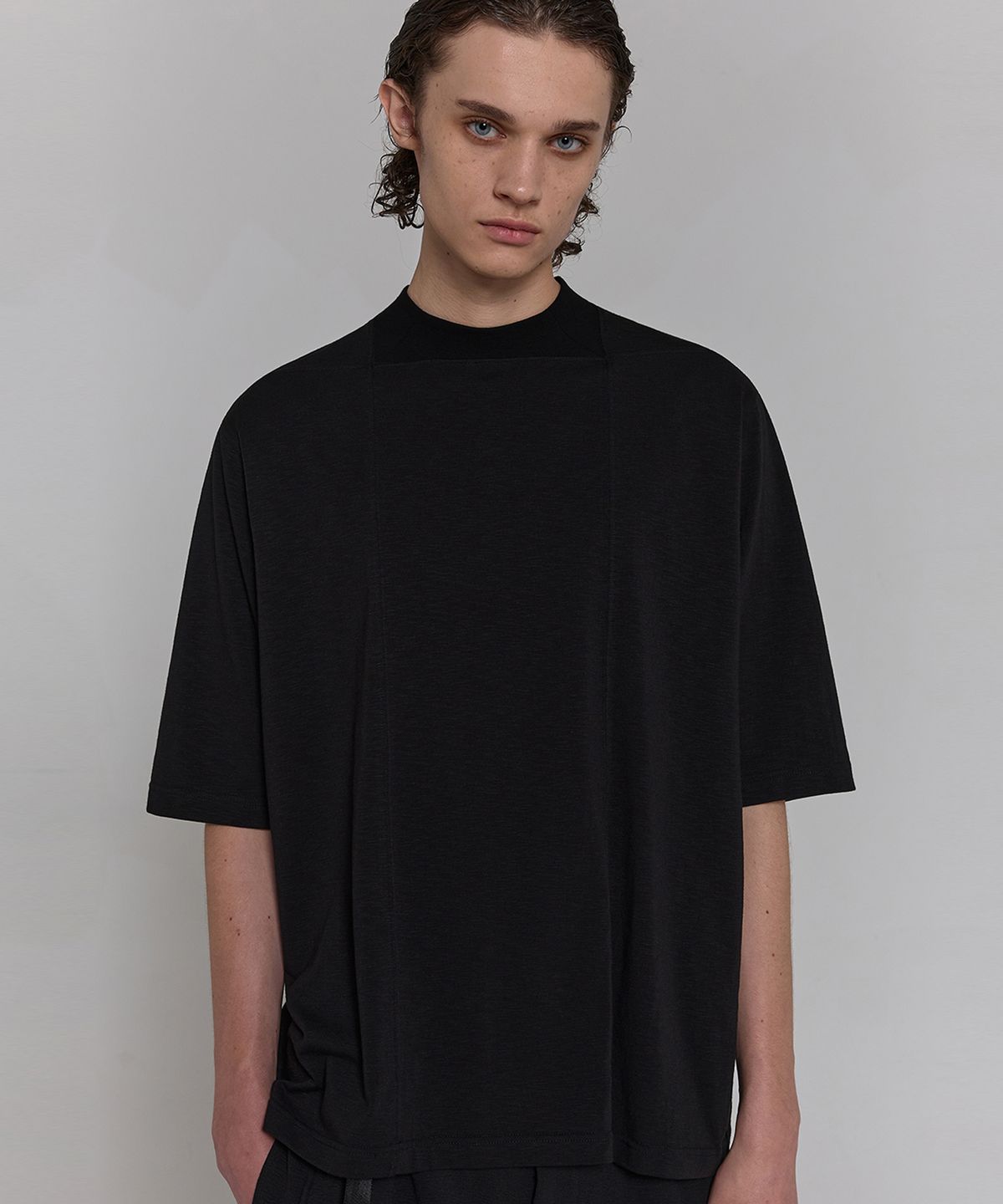 디그낙(DGNAK) 스퀘어 크루넥 티셔츠 (블랙)   PF1TS0505