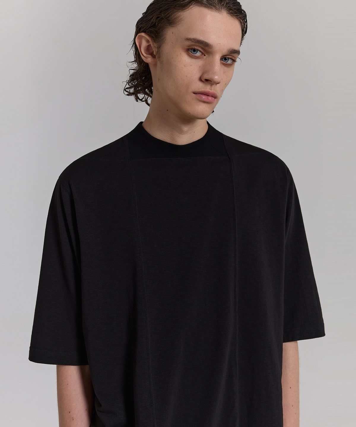 디그낙(DGNAK) 스퀘어 크루넥 티셔츠 (블랙)   PF1TS0505