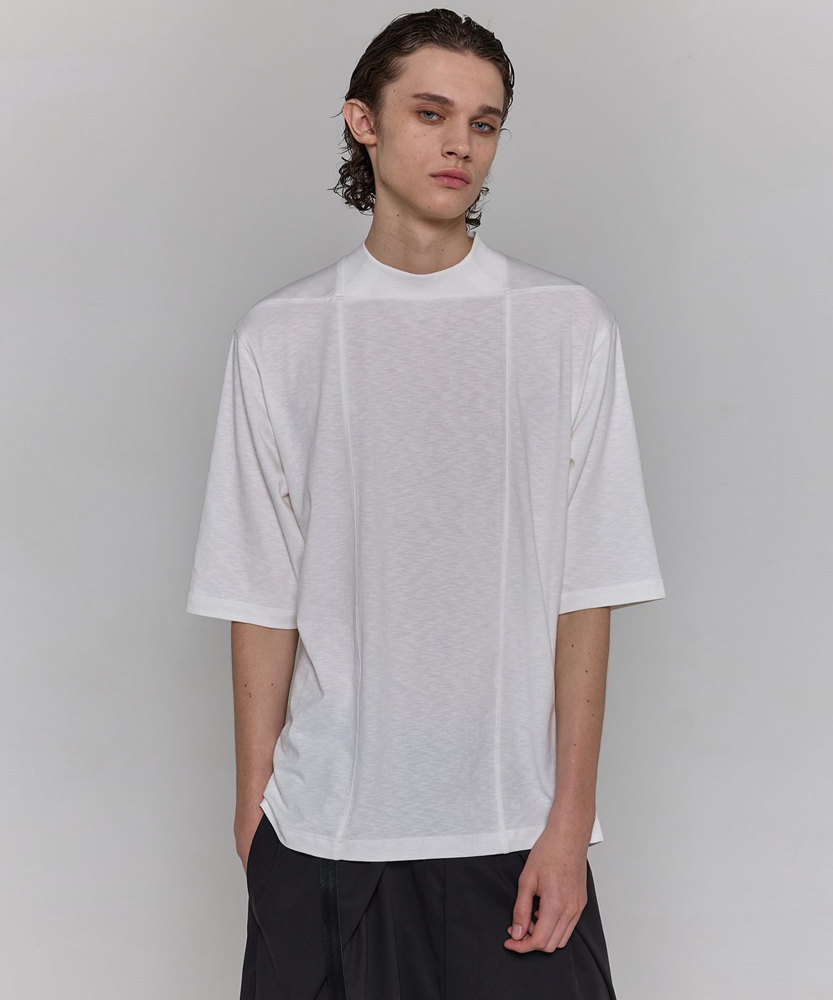 디그낙(DGNAK) 스퀘어 크루넥 티셔츠 (아이보리)   PF1TS0606