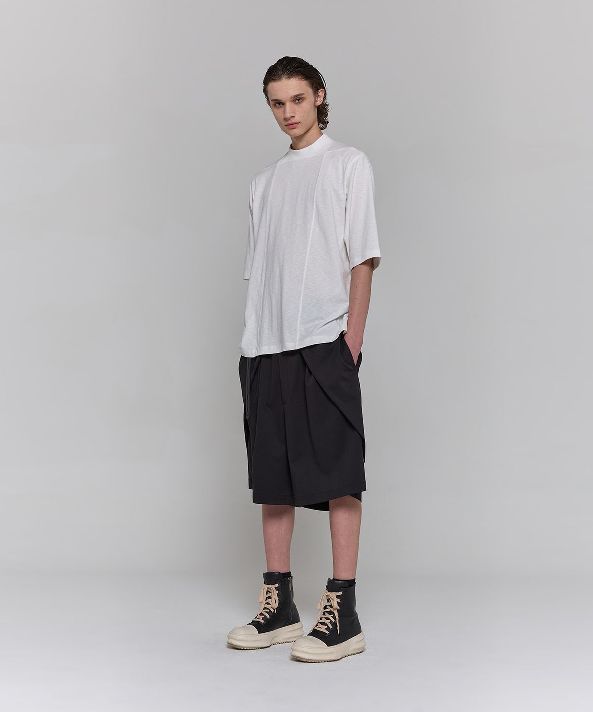 디그낙(DGNAK) 스퀘어 크루넥 티셔츠 (아이보리)   PF1TS0606