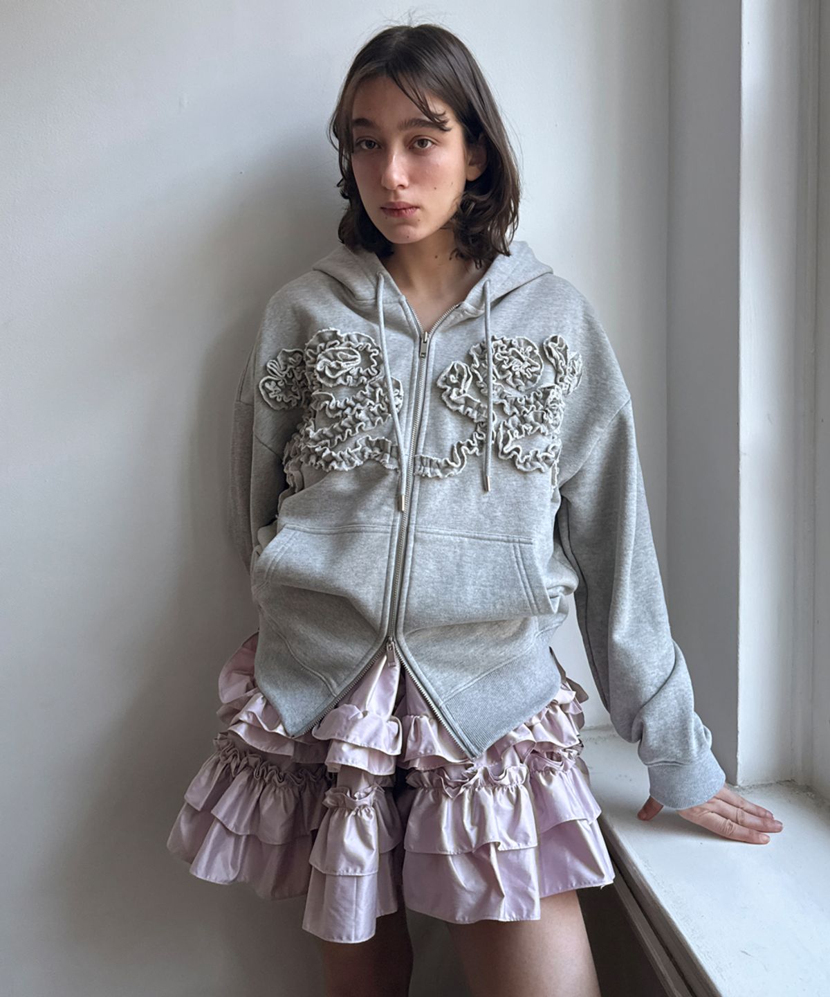 시눈(SINOON) Rose Frill Oversized-Fit Hooded Zip-Up (Melange Grey)