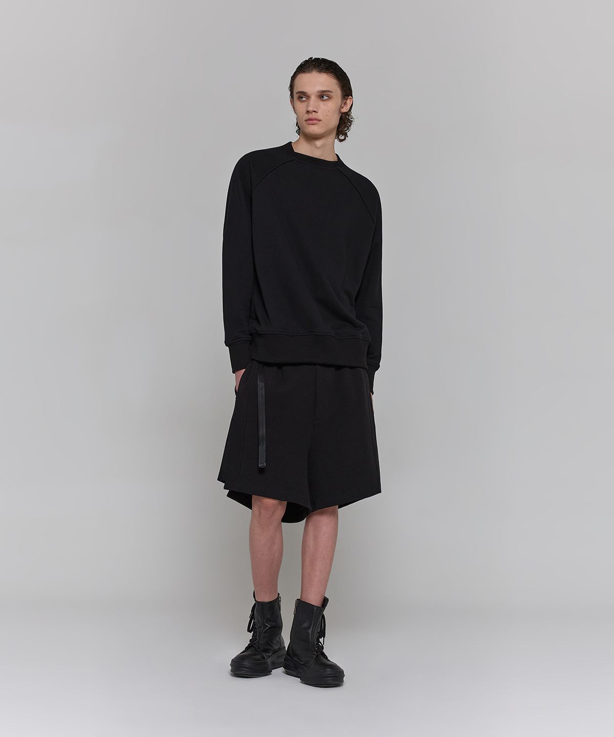 디그낙(DGNAK) 래글런 크로스 넥 맨투맨 (블랙)   PF1TS0101