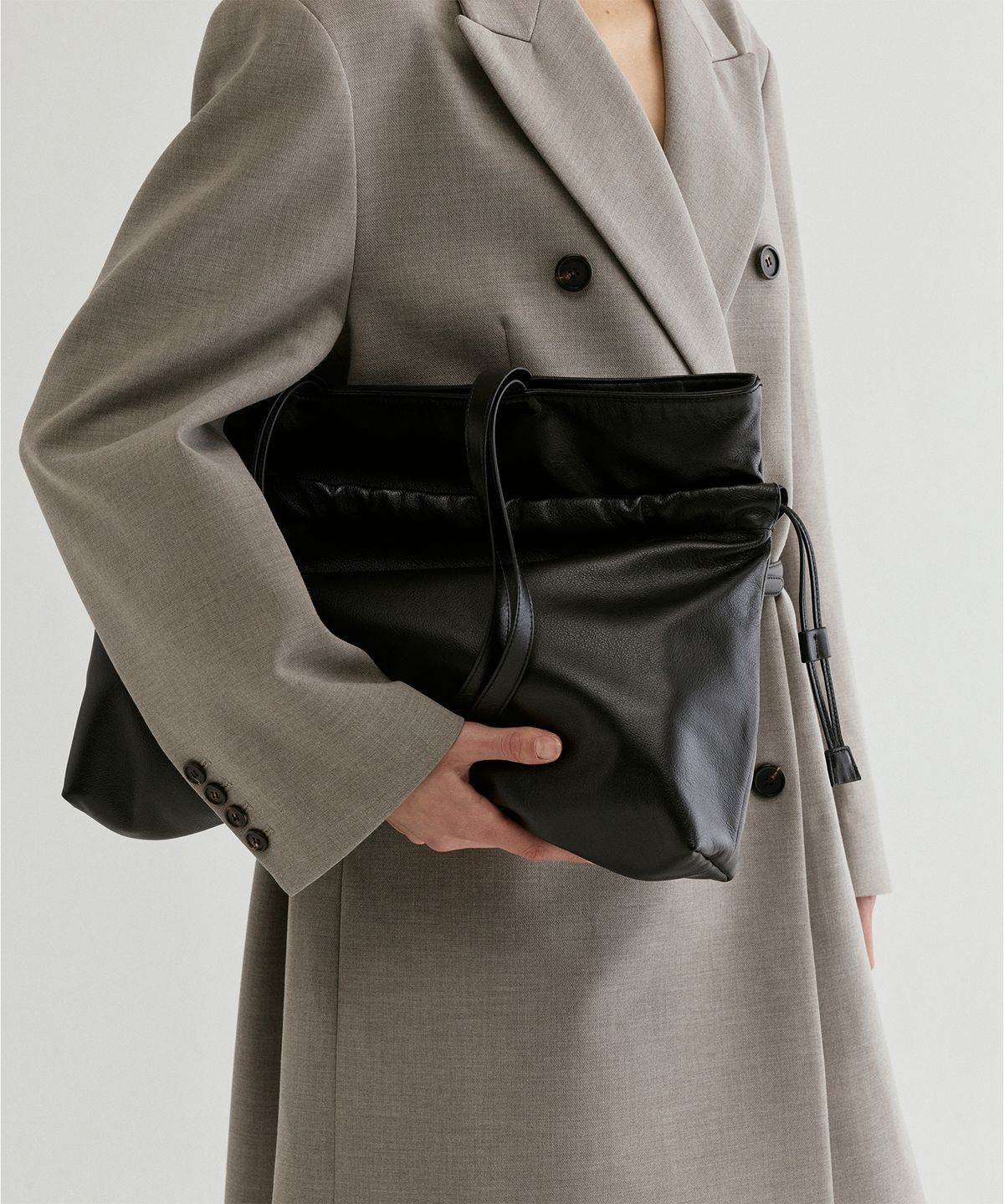 프롬웨얼(FROMWHERE) Bucket Tote Bag Black