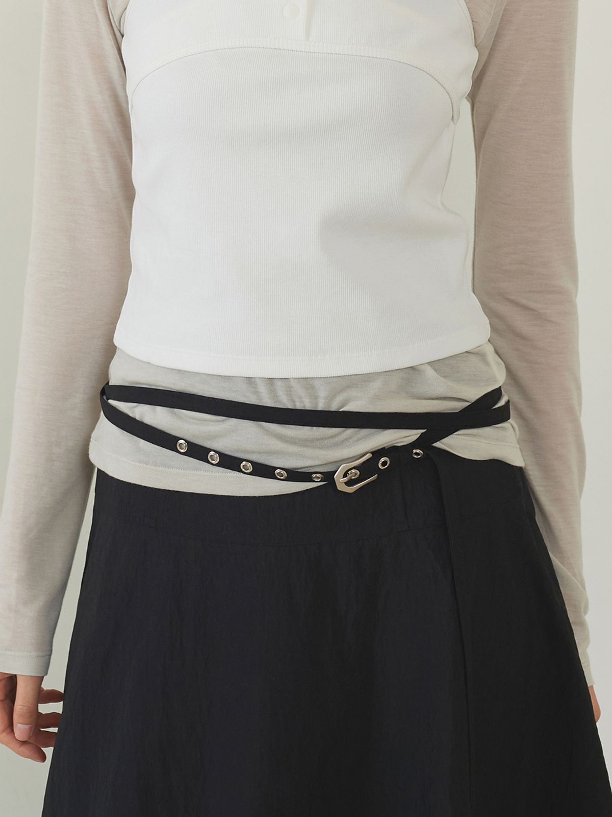 프롬웨얼(FROMWHERE) Eyelet Belt Flare Skirt Black