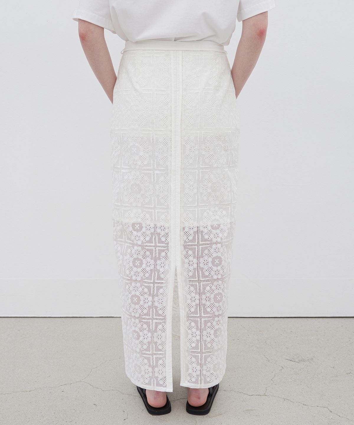 르바(LEVAR) Crochet Lace Skirt - Off White