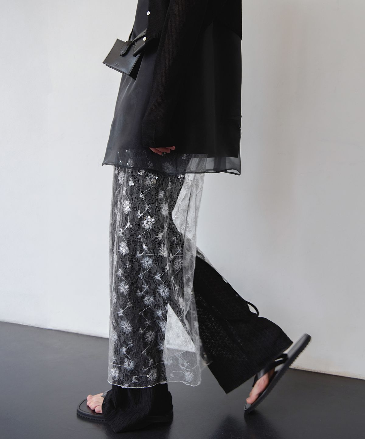 르바(LEVAR) Light Glow Layered Skirt Set - Black