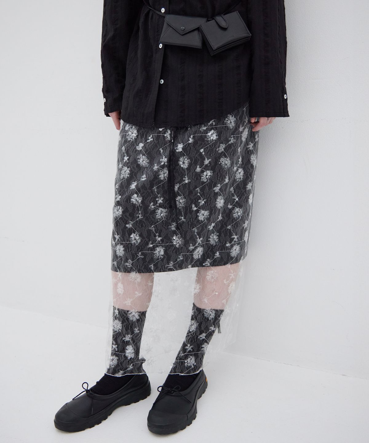 르바(LEVAR) Light Glow Layered Skirt Set - Black