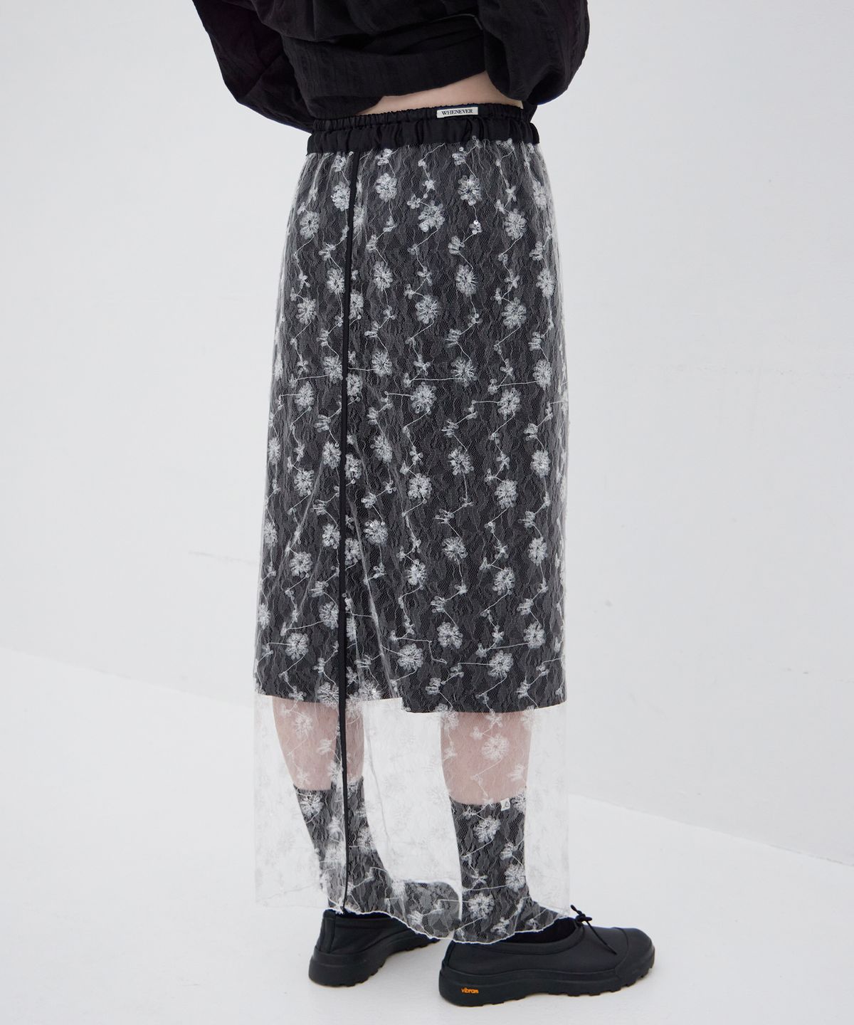르바(LEVAR) Light Glow Layered Skirt Set - Black