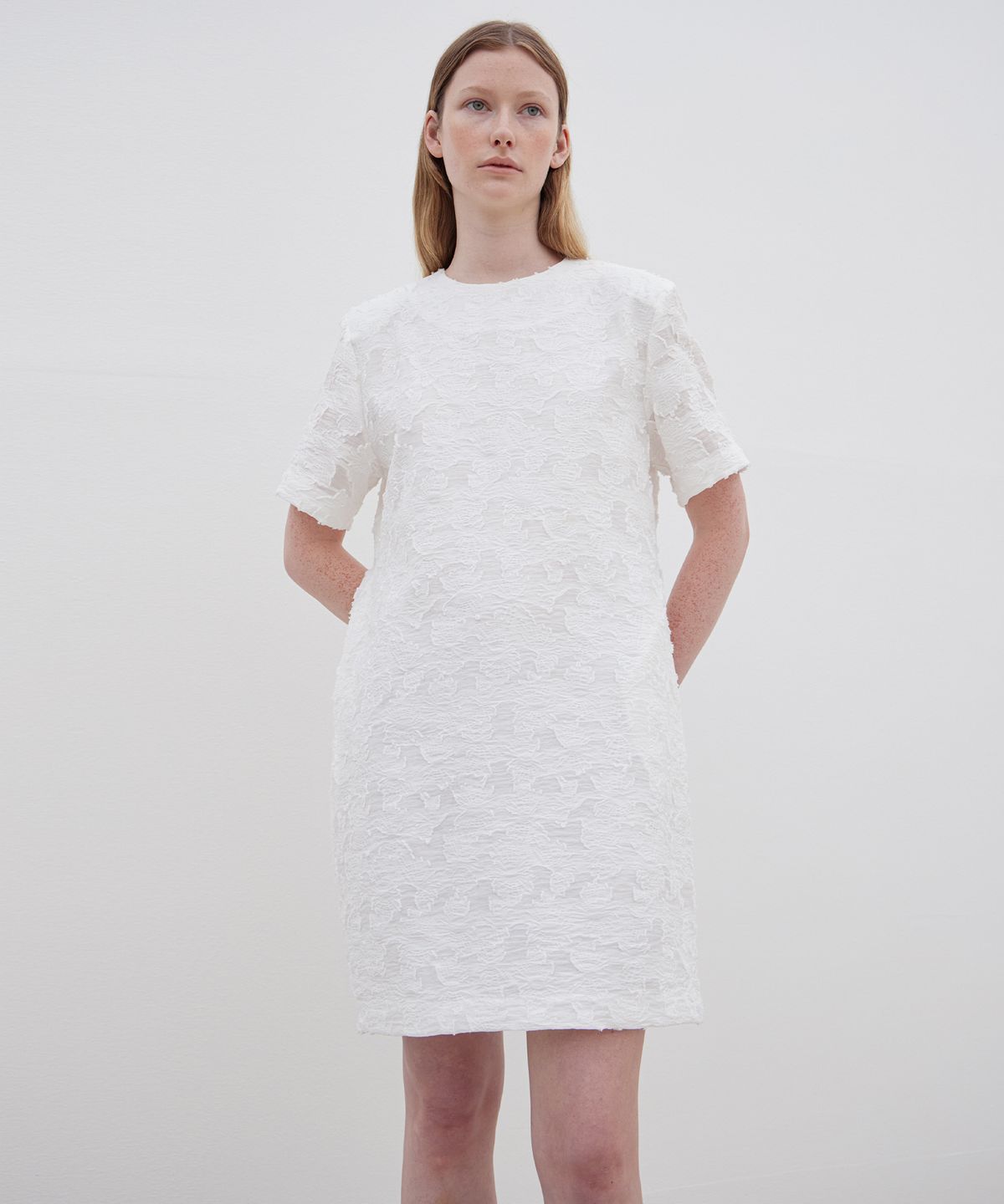 르바(LEVAR) Flower-jacqaurd Mini Dress - Off White