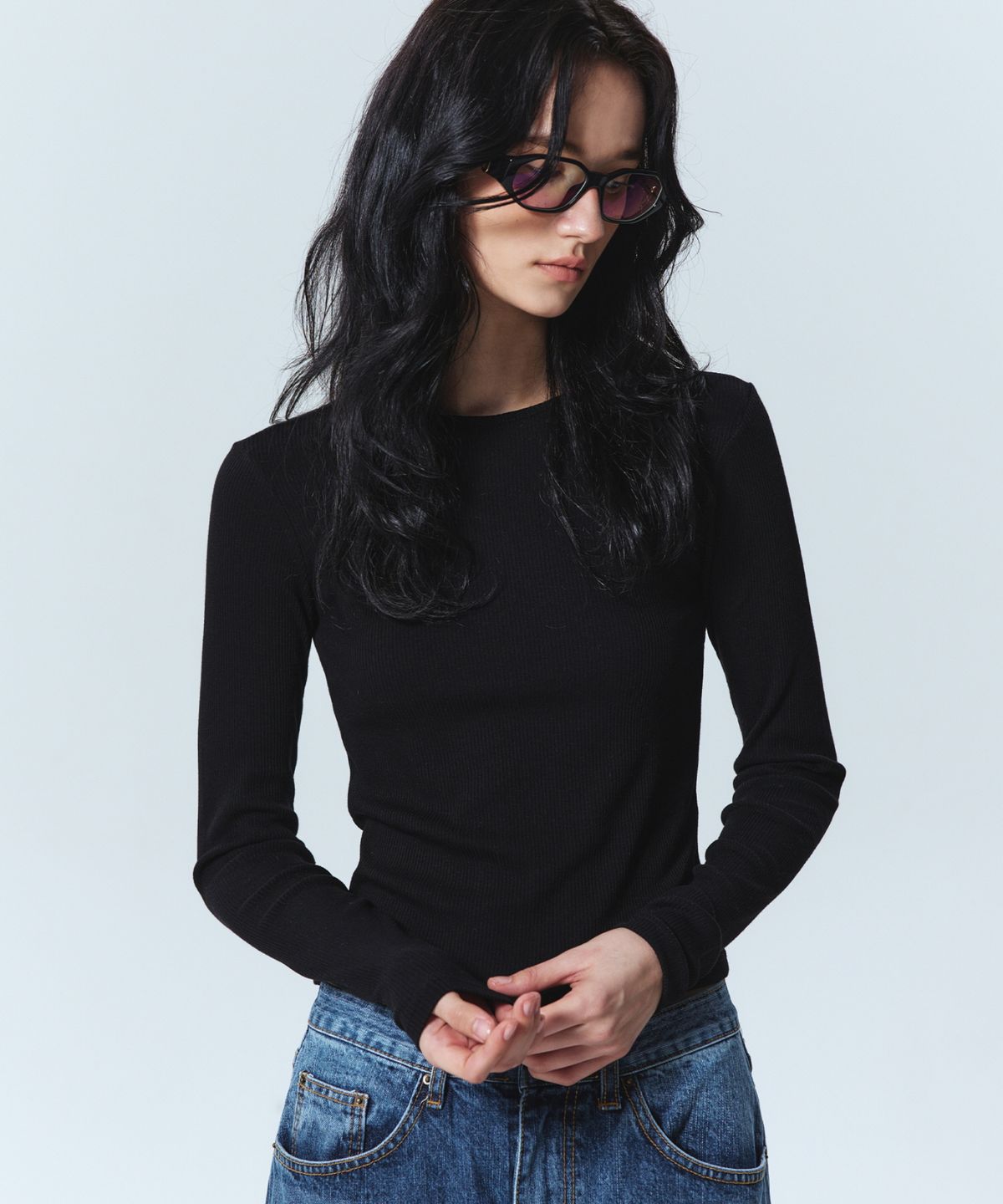 닉앤니콜(NICK&NICOLE) RIBBED SEMI CROP ROUND TOP_BLACK