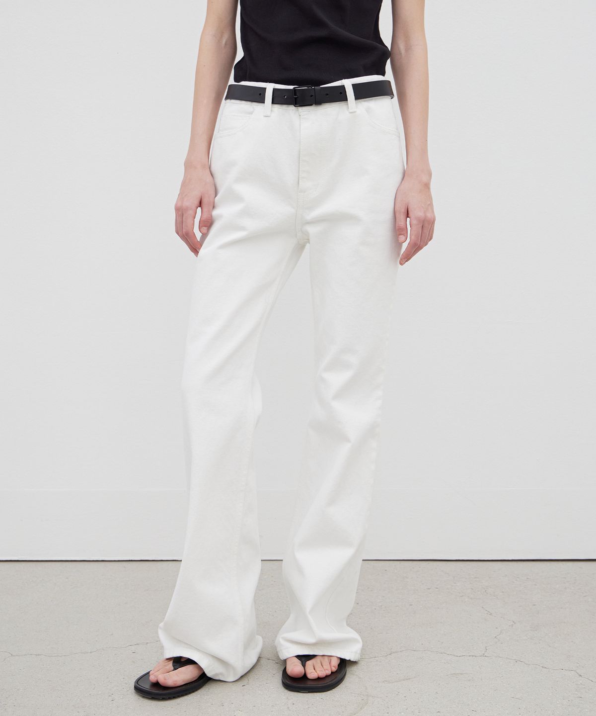 르바(LEVAR) Relaxed Boots Cut Denim - Off White