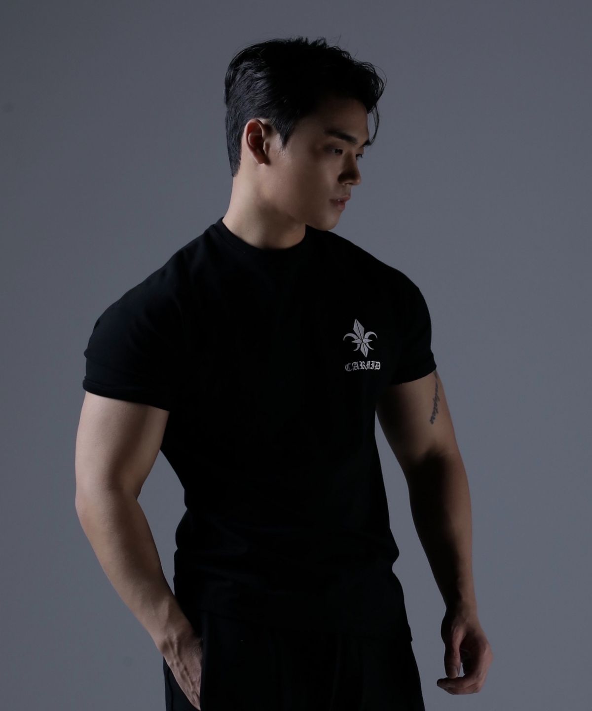 카미드(CARMID) 카미드 레터링 머슬핏 반팔 티셔츠