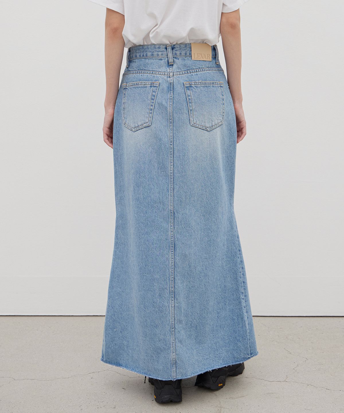르바(LEVAR) Front Slit Denim Maxi Skirt - Light Blue