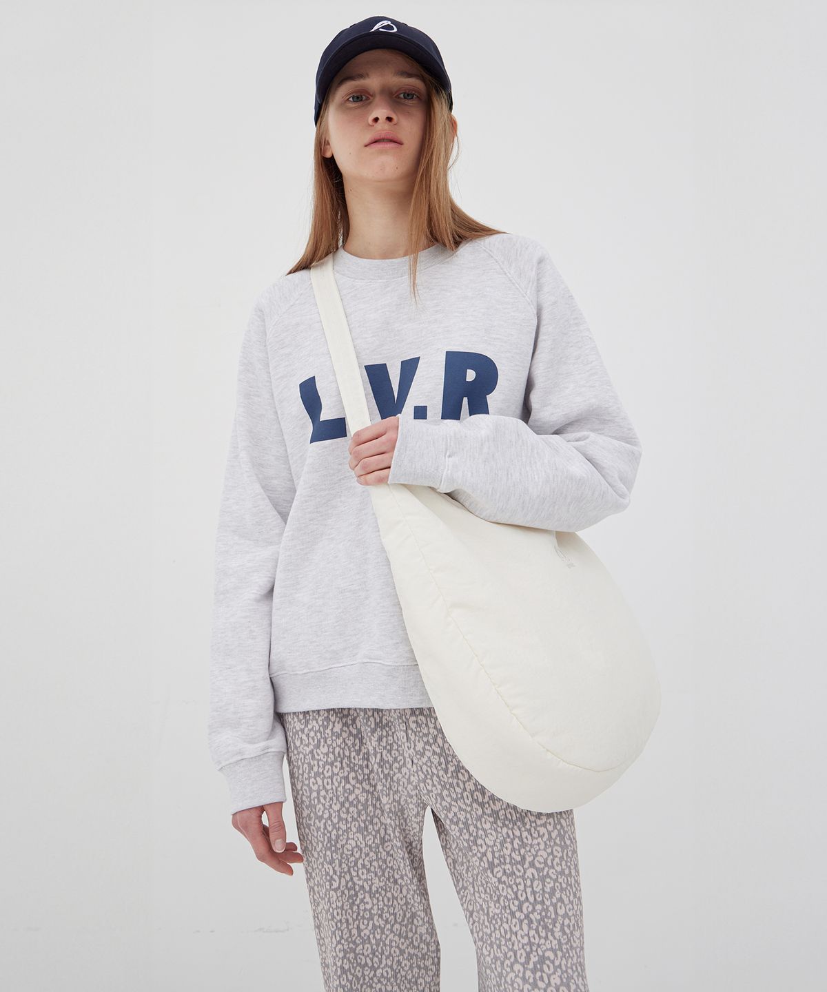 르바(LEVAR) Levar Comfy Cross Bag - Off White