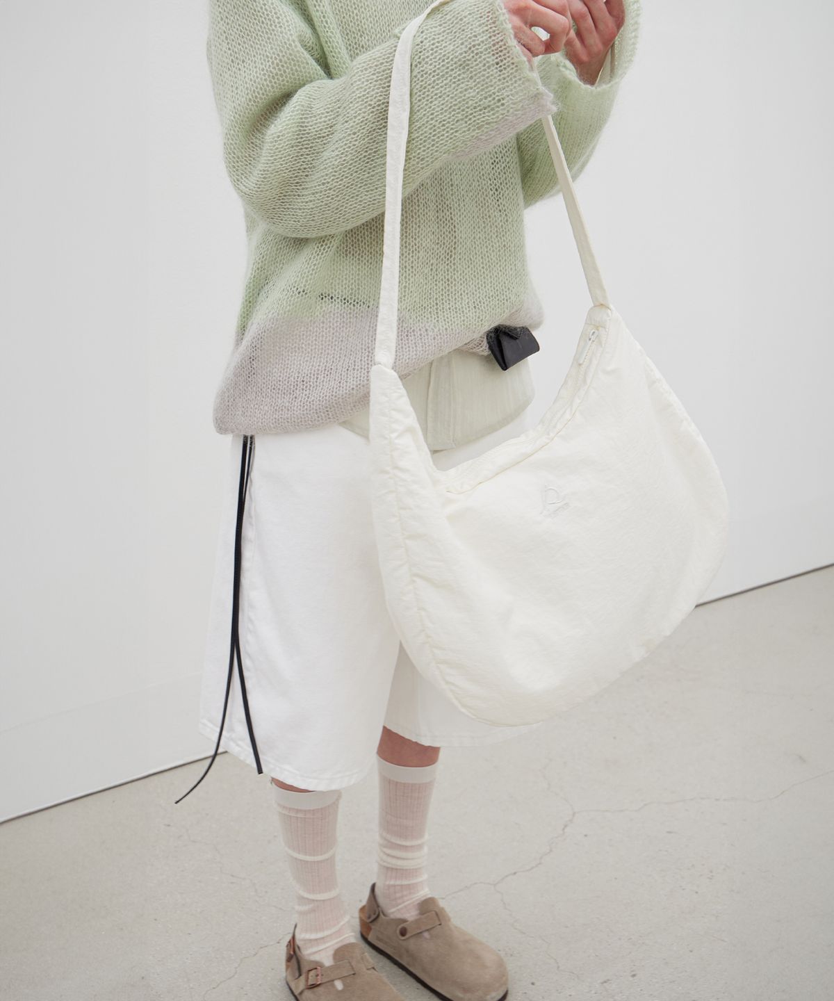 르바(LEVAR) Levar Comfy Cross Bag - Off White