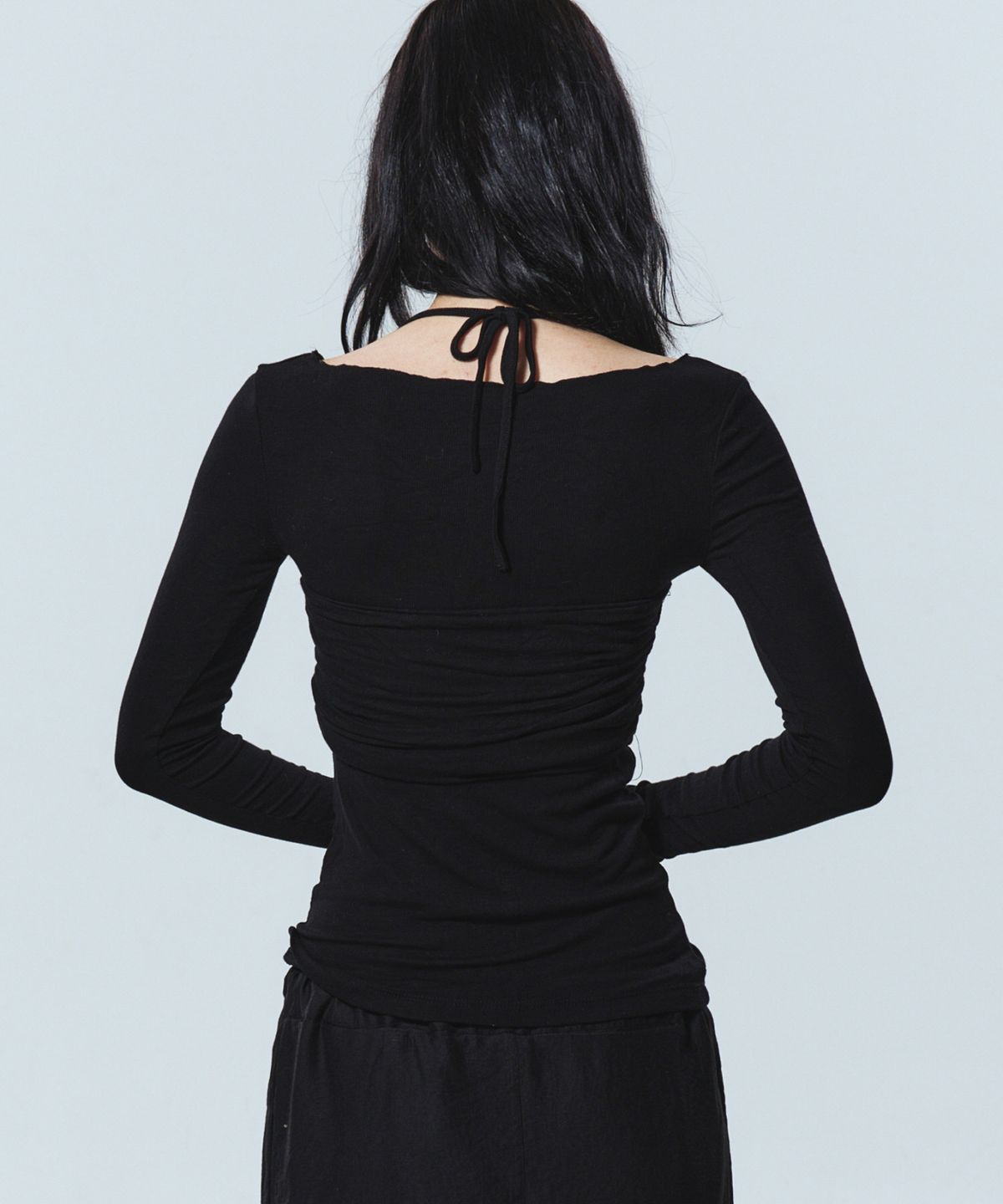 닉앤니콜(NICK&NICOLE) HALTERNECK LAYERED LONG SLEEVED TEE_BLACK
