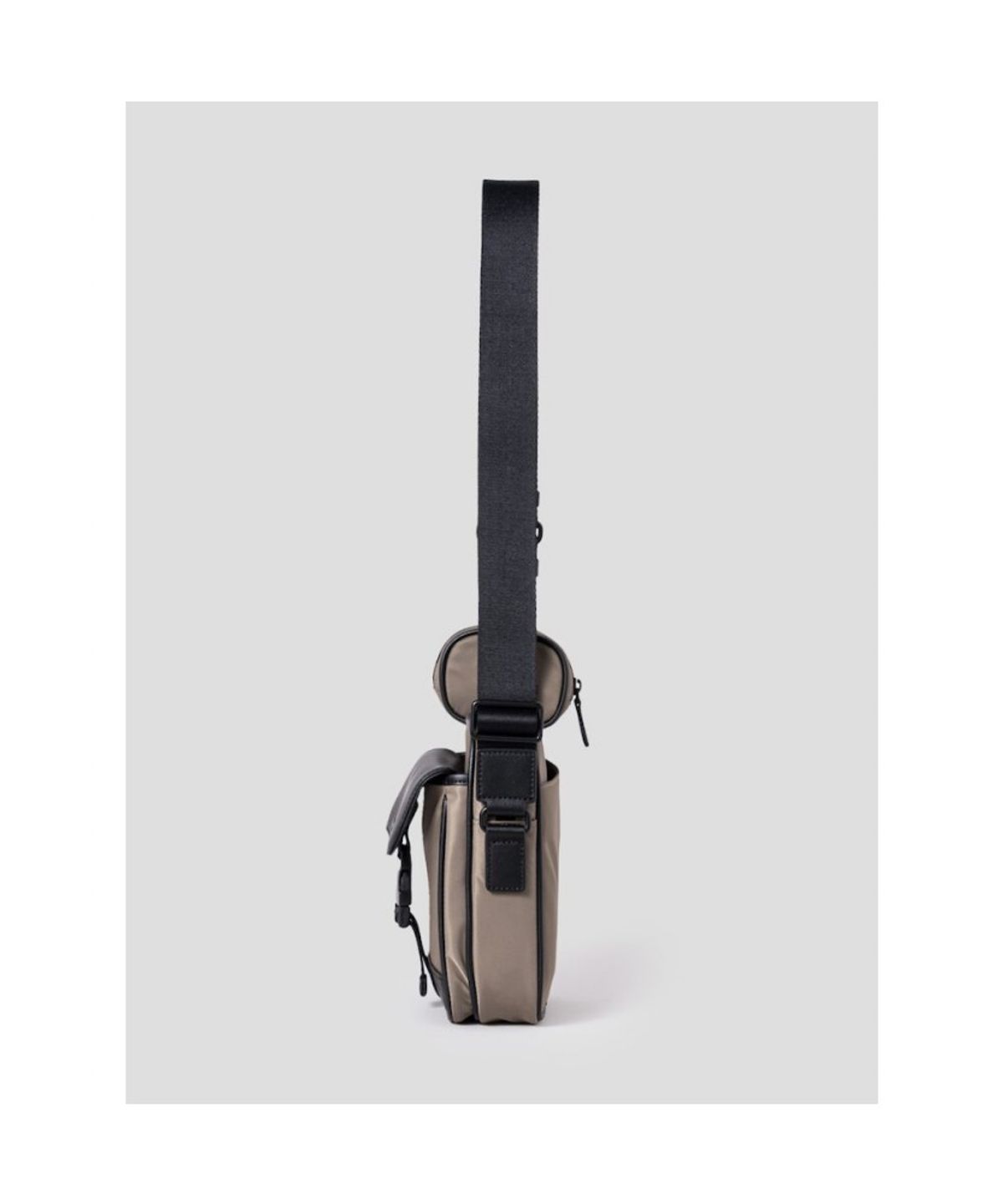 빈폴 액세서리(BEANPOLE ACCESSORY) 제이 세로형 폰 슬링백 - 베이지