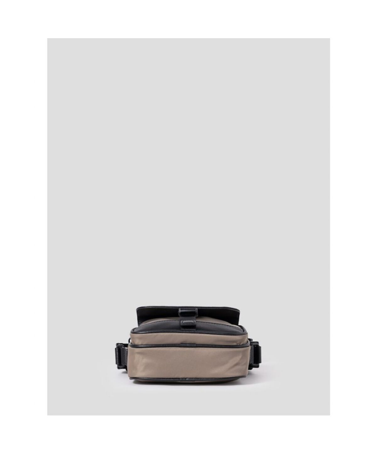 빈폴 액세서리(BEANPOLE ACCESSORY) 제이 세로형 폰 슬링백 - 베이지
