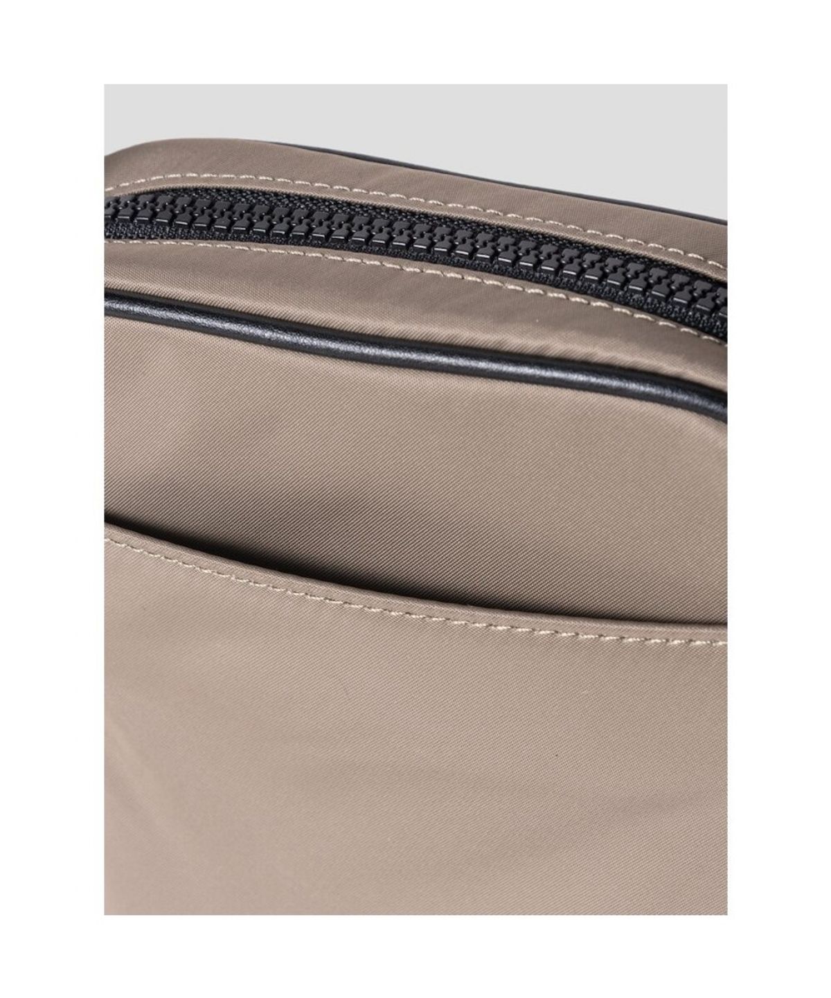 빈폴 액세서리(BEANPOLE ACCESSORY) 제이 세로형 폰 슬링백 - 베이지