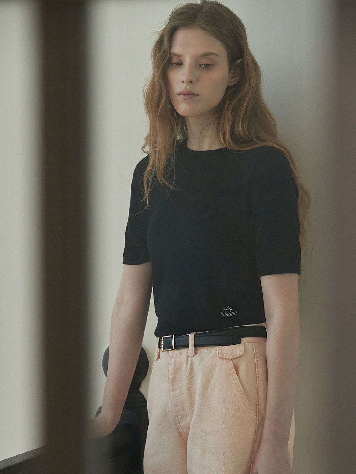 비뮤즈맨션(BEMUSE MANSION) Embroidery ribbed t shirt - Black