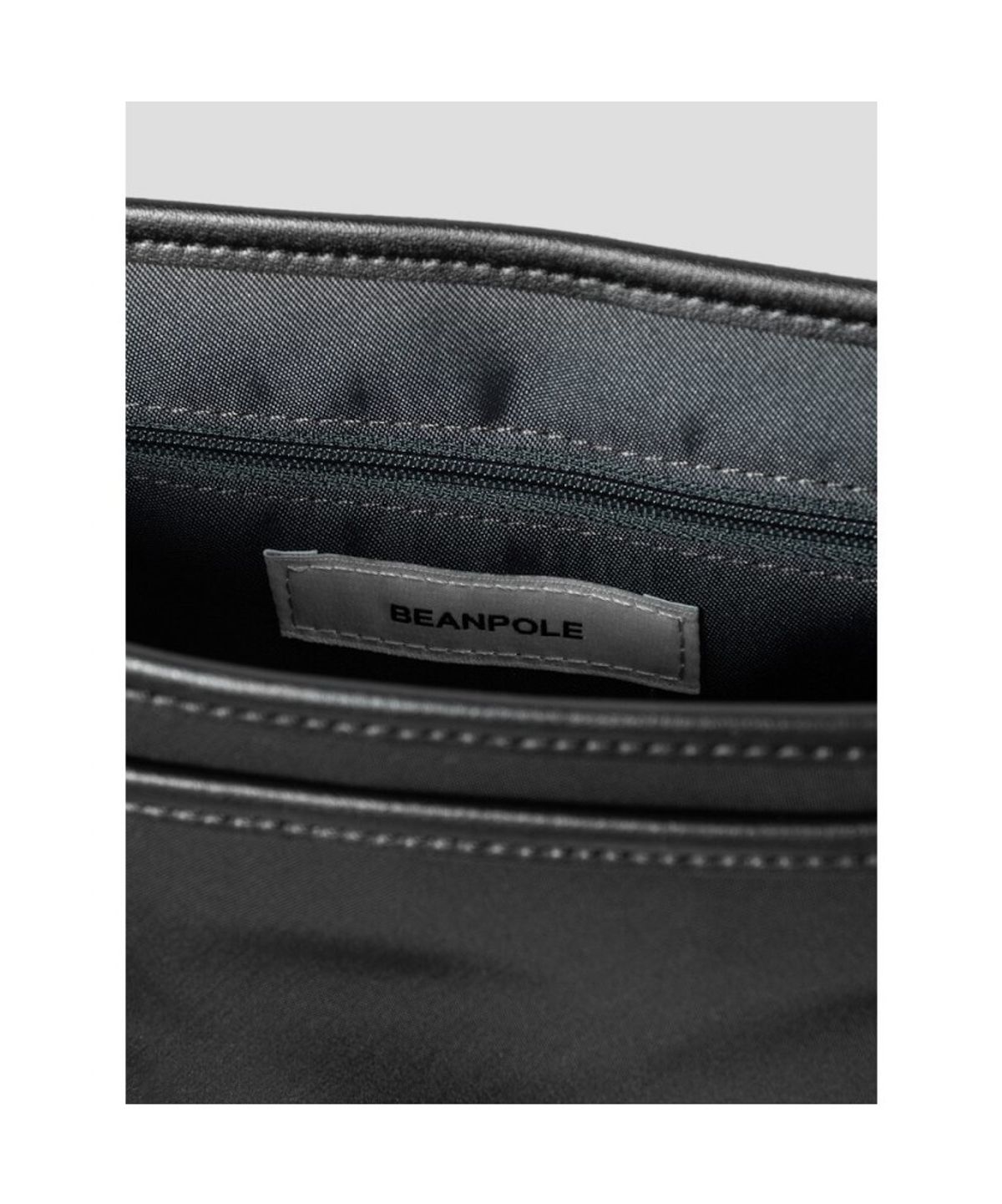 빈폴 액세서리(BEANPOLE ACCESSORY) 제이 가로형 폰 슬링백 - 블랙