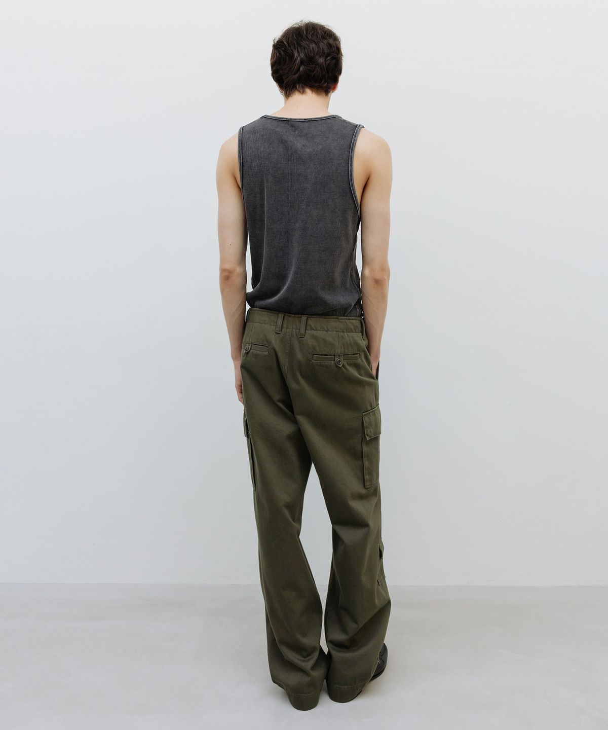인사일런스(INSILENCE) 데미지드 탱크탑 CHARCOAL