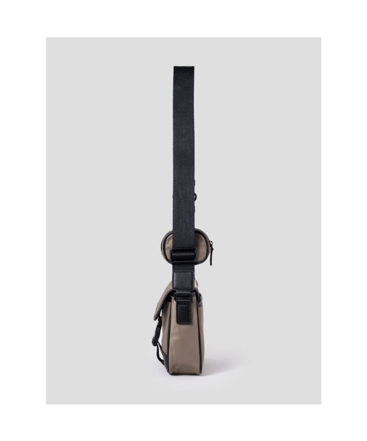 빈폴 액세서리(BEANPOLE ACCESSORY) 제이 가로형 폰 슬링백 - 베이지