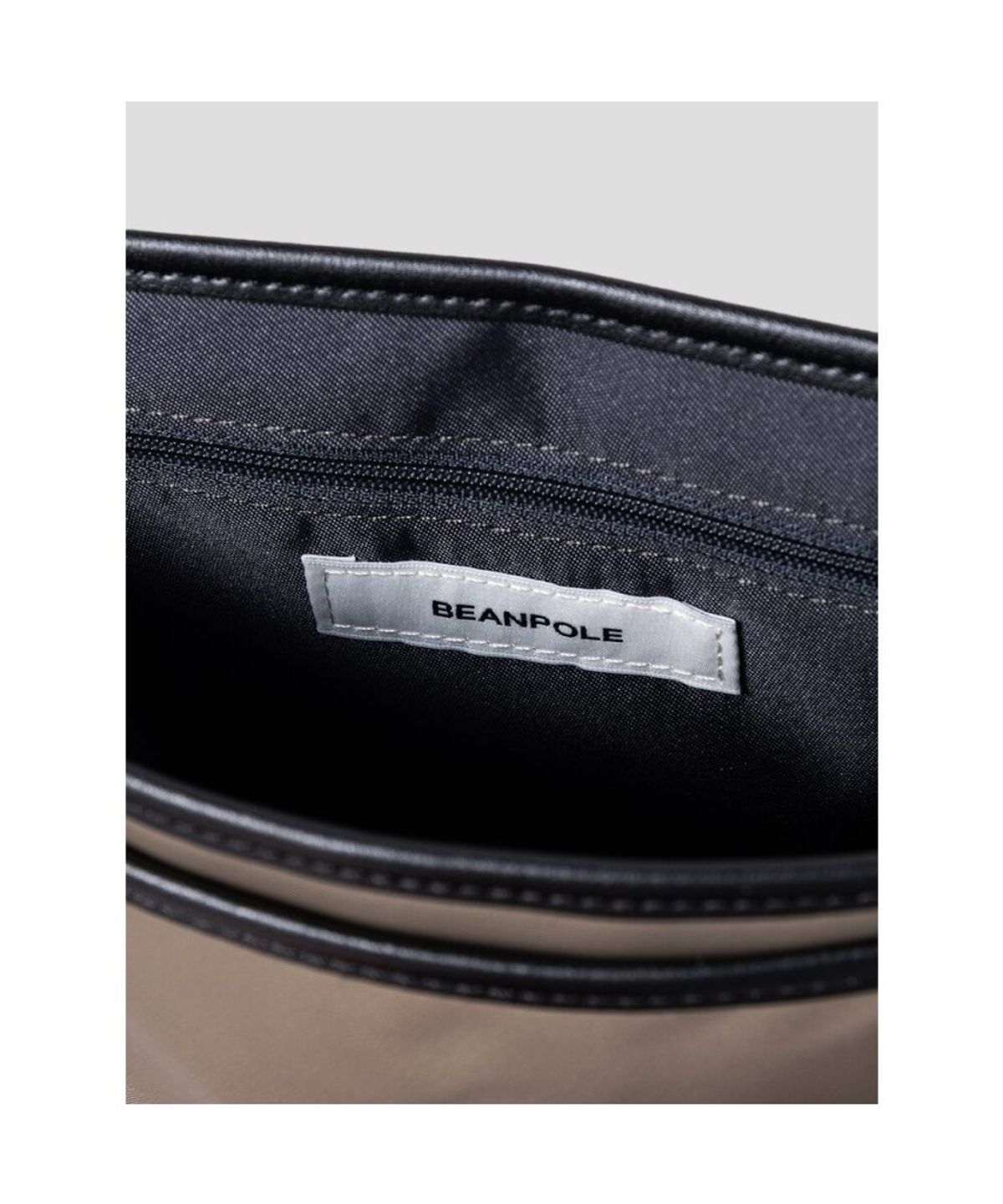 빈폴 액세서리(BEANPOLE ACCESSORY) 제이 가로형 폰 슬링백 - 베이지