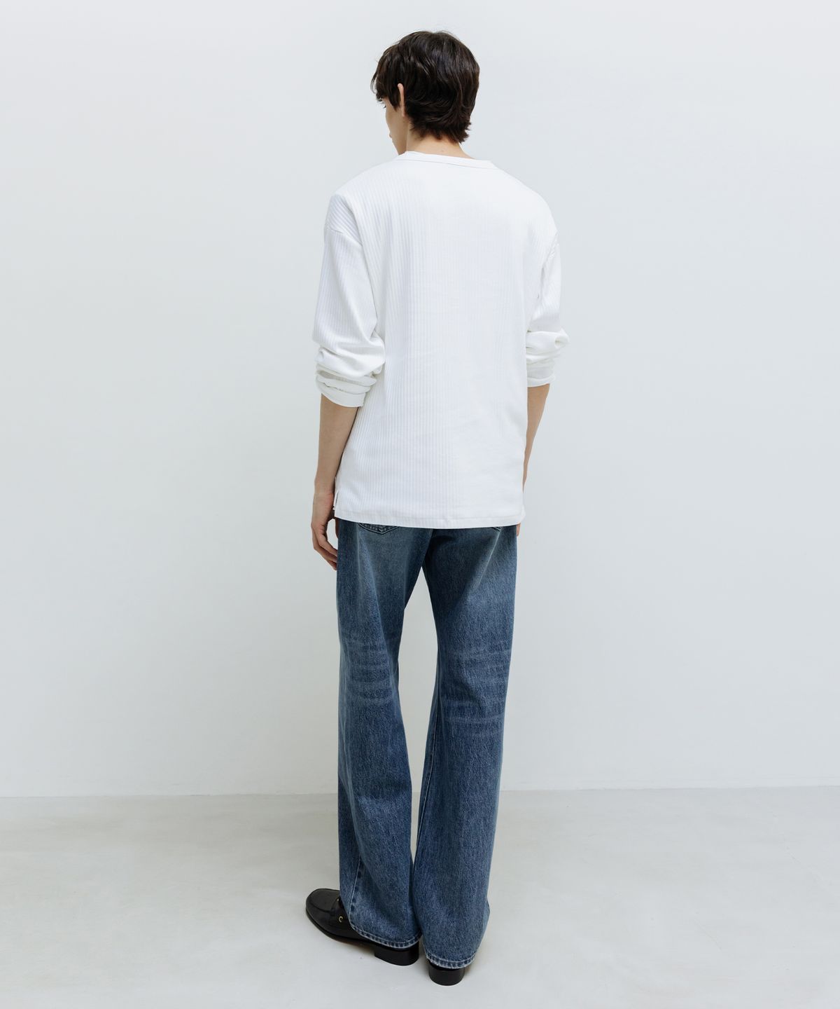 인사일런스(INSILENCE) 리브 헨리넥 롱슬리브 WHITE