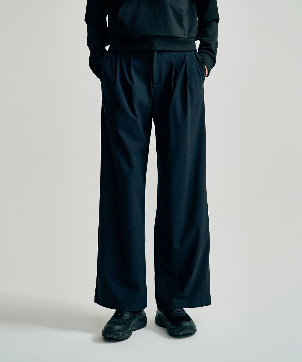 세르지오 타키니(SERGIO TACCHINI) W 트리코트 릴렉스핏 핀턱 팬츠 (Black)