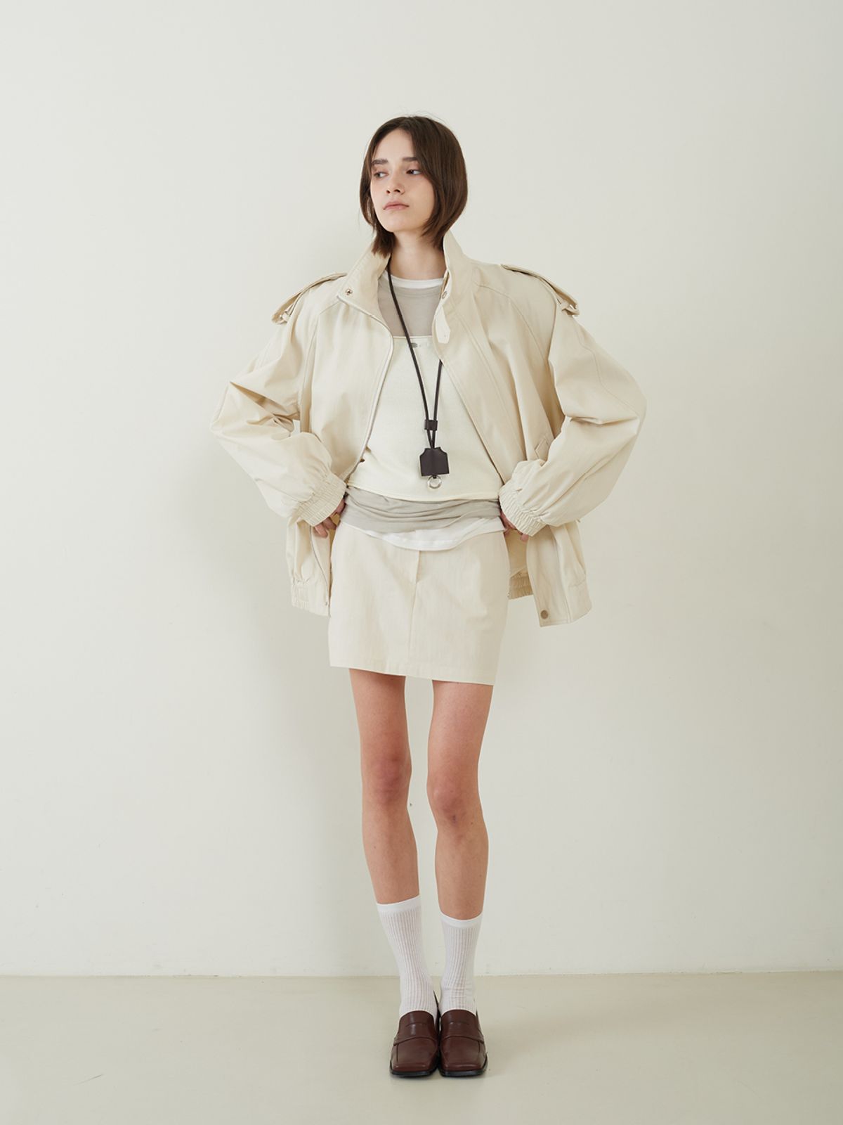 프롬웨얼(FROMWHERE) Point Belt  Mini Skirt Cream