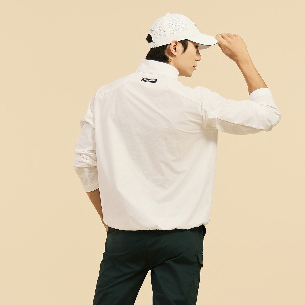 챌린저(CHALLENGER) 남성 에센셜 반집업 하이넥 윈드브레이커 우븐탑 화이트