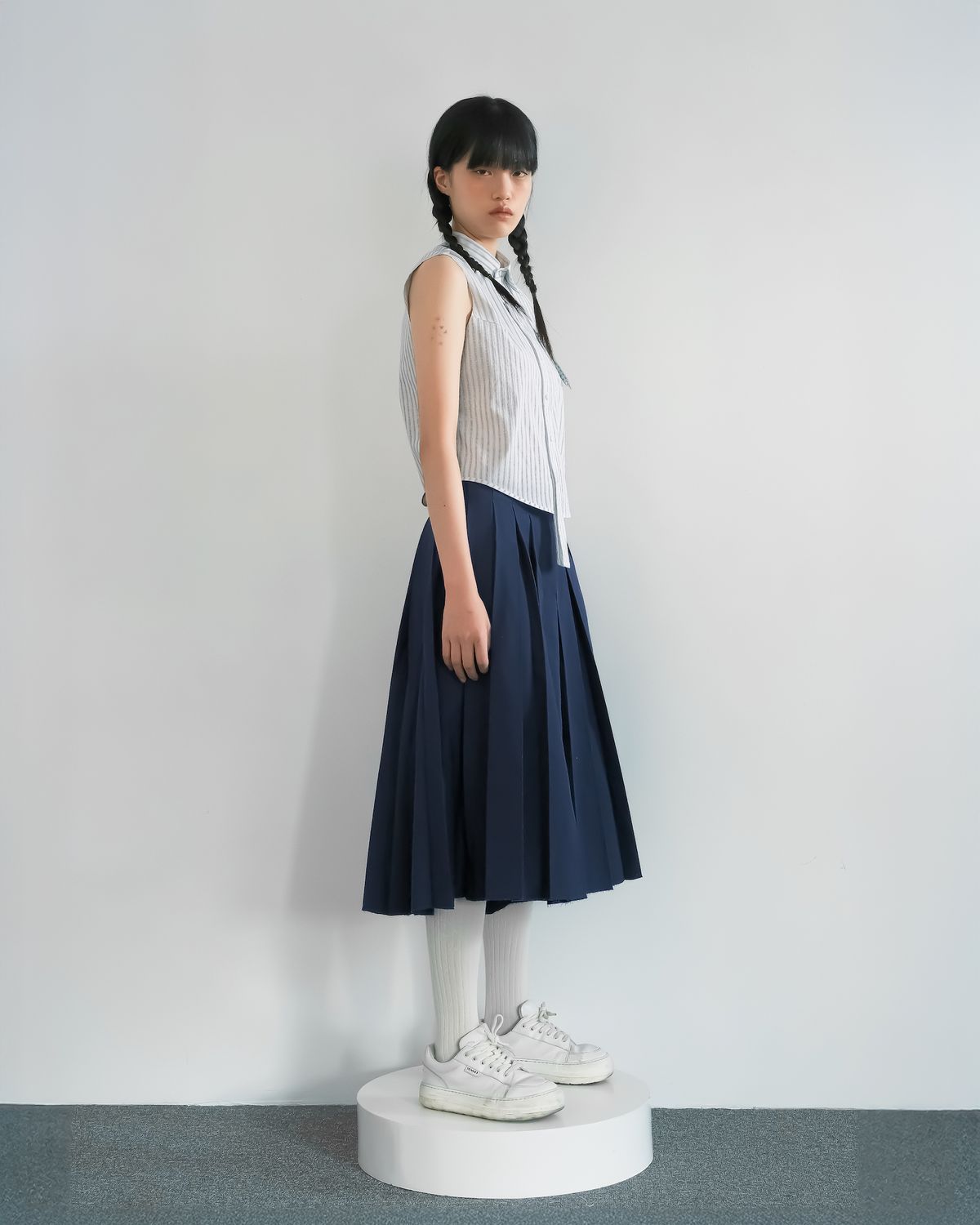 에키에타(EKIETA) Steer Pants in Navy