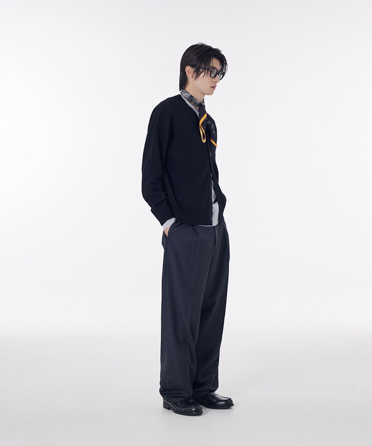 시에클(SIECLE) 스트라이프 원턱 와이드 트라우저 (차콜그레이)