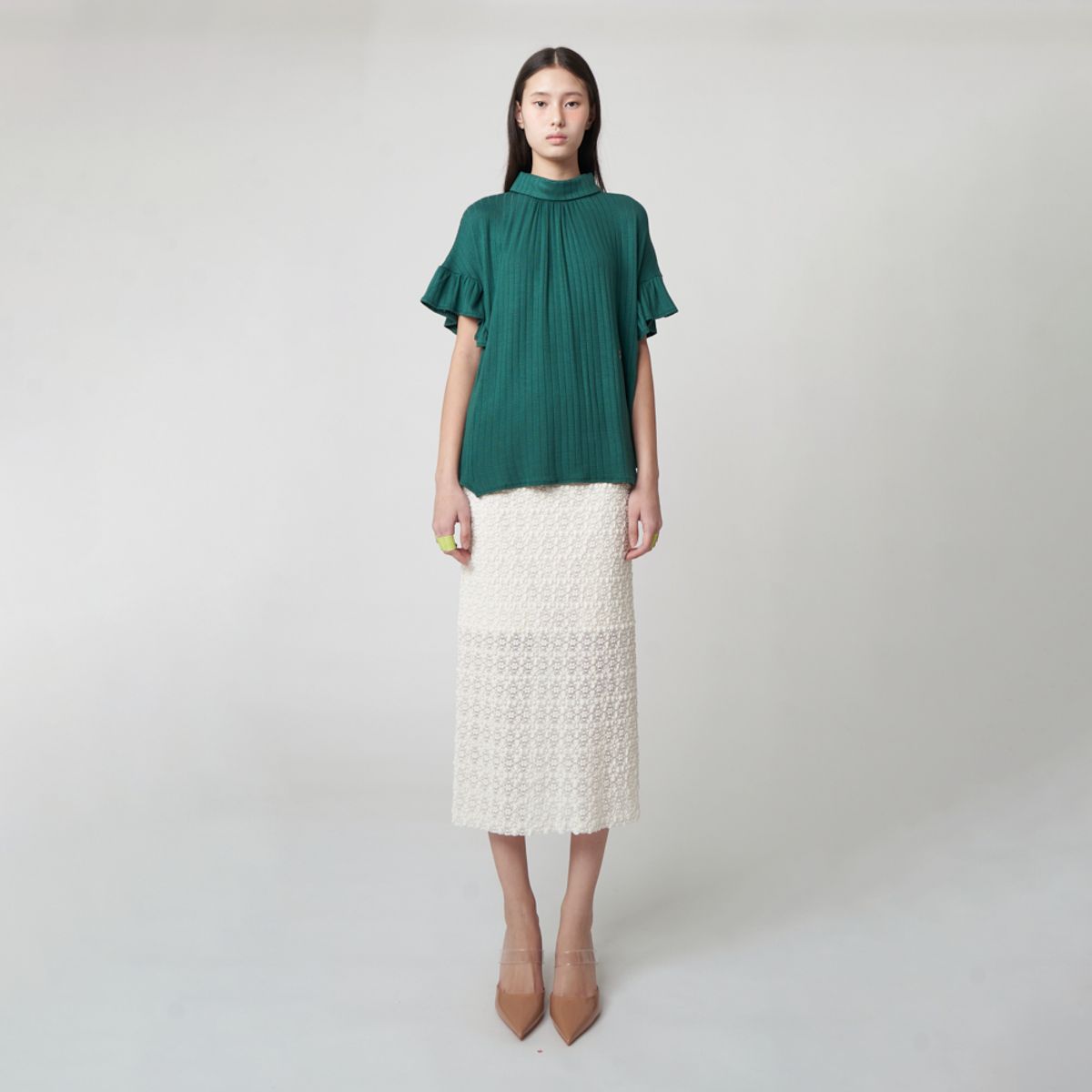 애스플래폼(ATHPLATFORM) AW51TH01 백 스트랩 러플 슬리브 탑_다크 그린