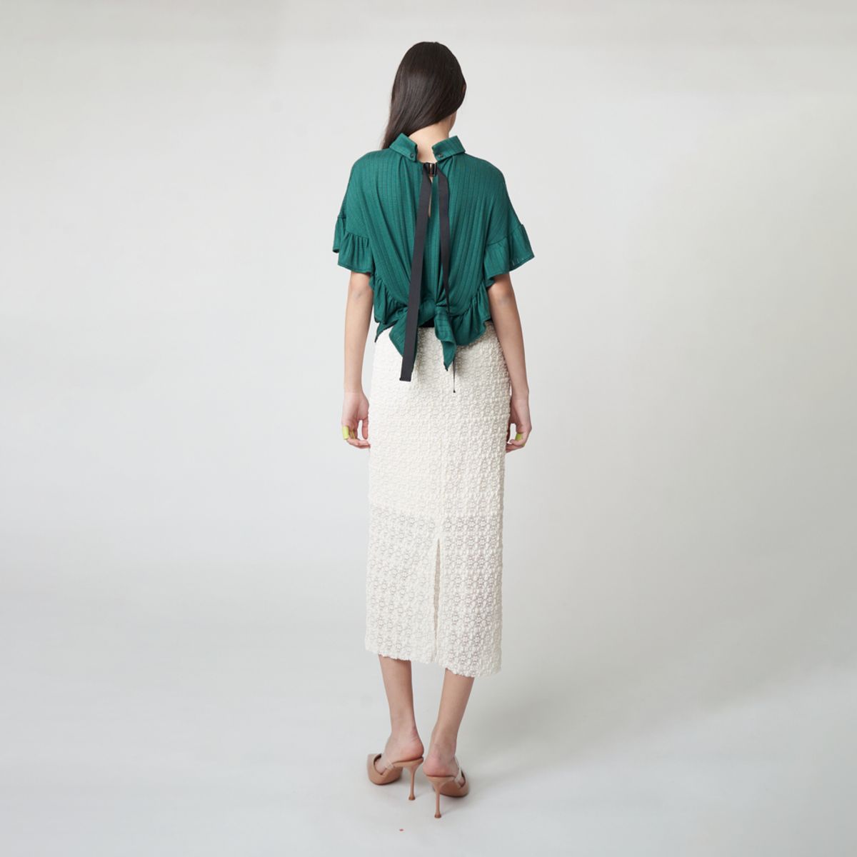 애스플래폼(ATHPLATFORM) AW51TH01 백 스트랩 러플 슬리브 탑_다크 그린